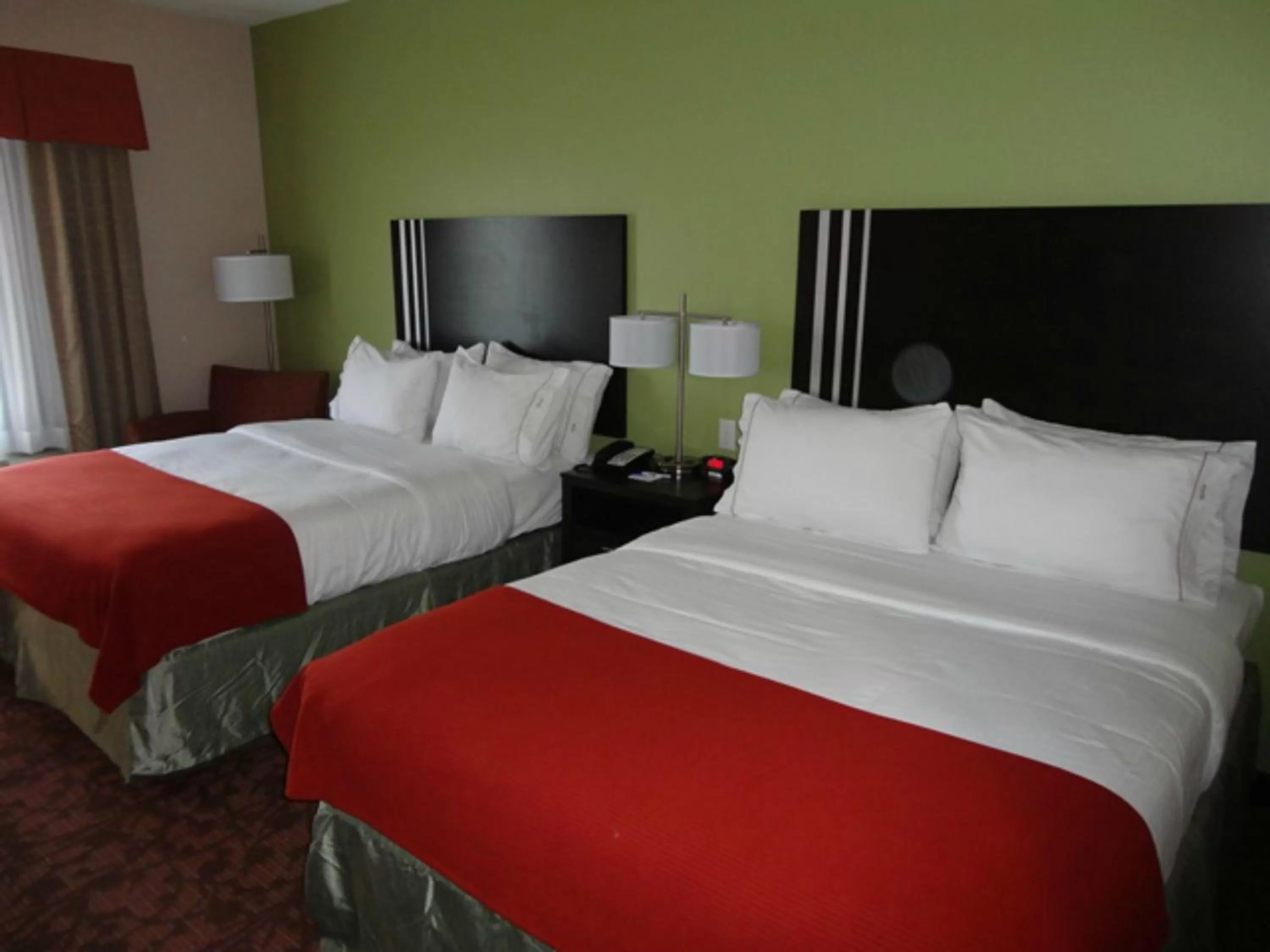 Queen Room with Two Queen Beds - Hearing Accessible in Holiday Inn Express Kenedy, an IHG Hotel