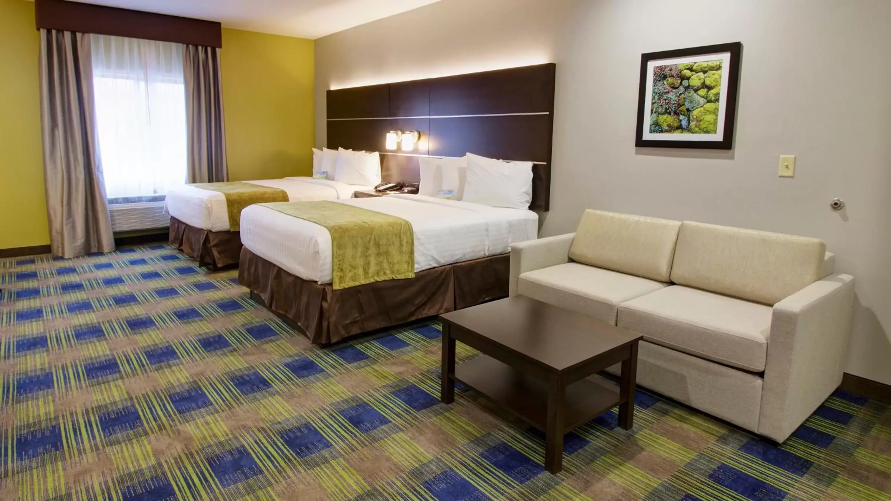 Photo of the whole room, Bed in Days Inn & Suites by Wyndham Port Arthur