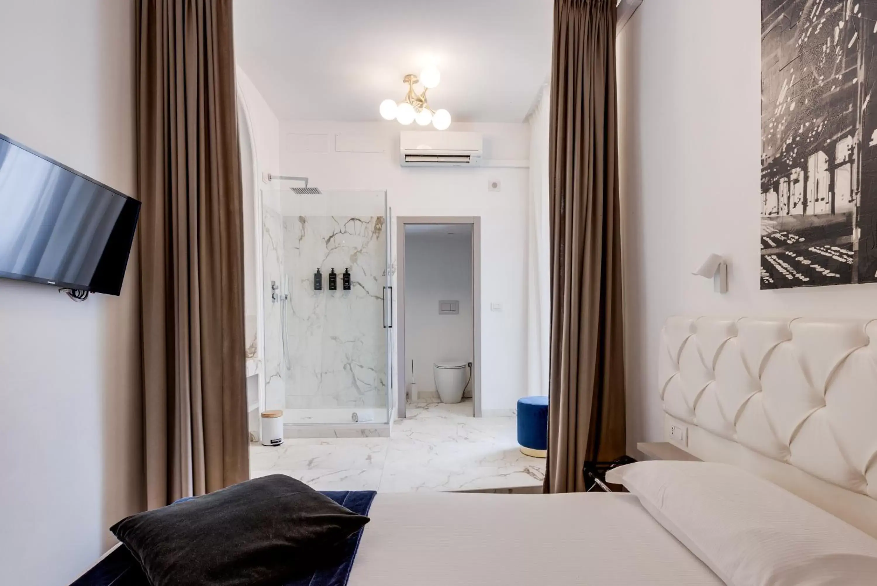 Romantic Superior Room in Piazza Farnese Luxury Suites