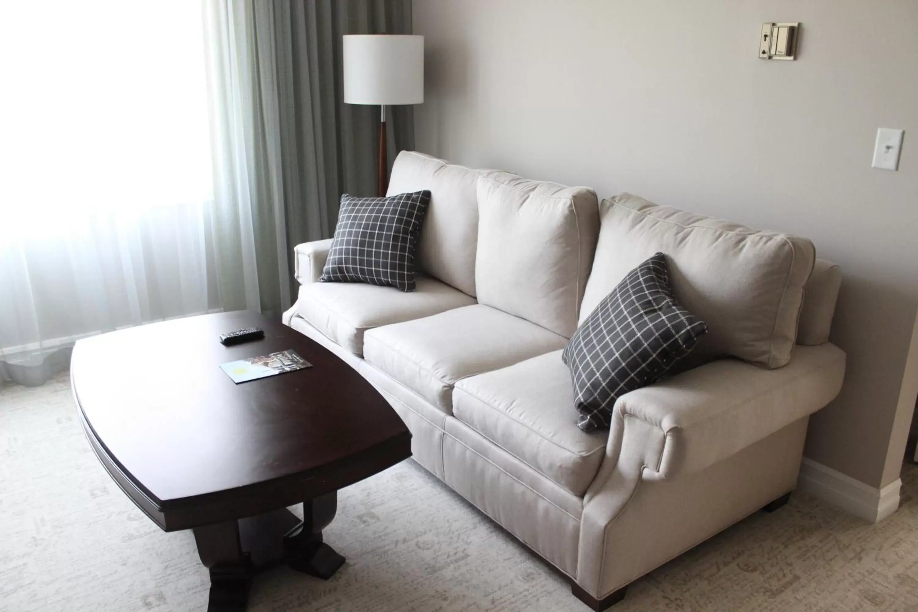 Living room, Seating Area in Erik's Retreat