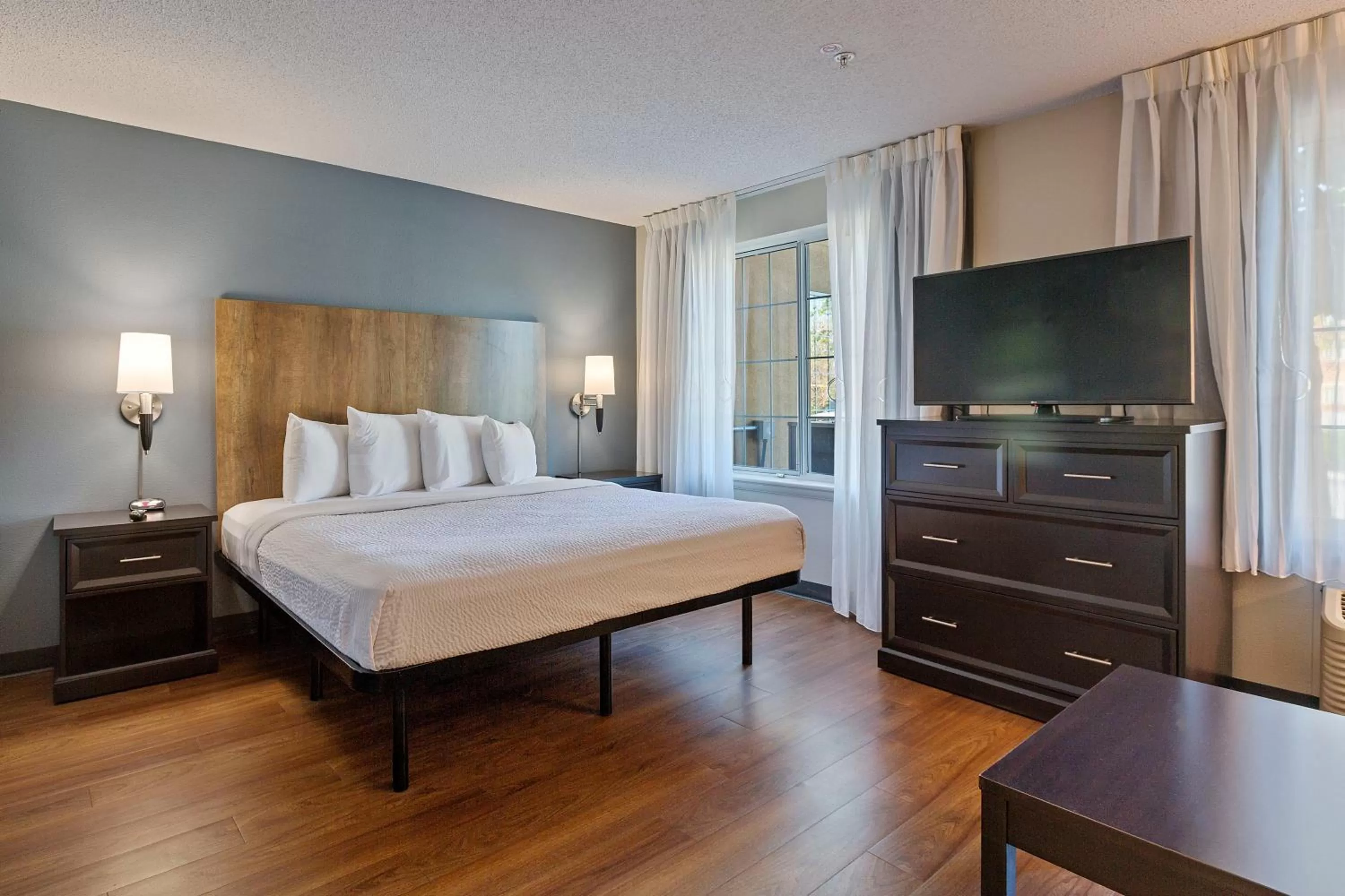 Bed in Extended Stay America Suites - San Jose - Milpitas - McCarthy Ranch