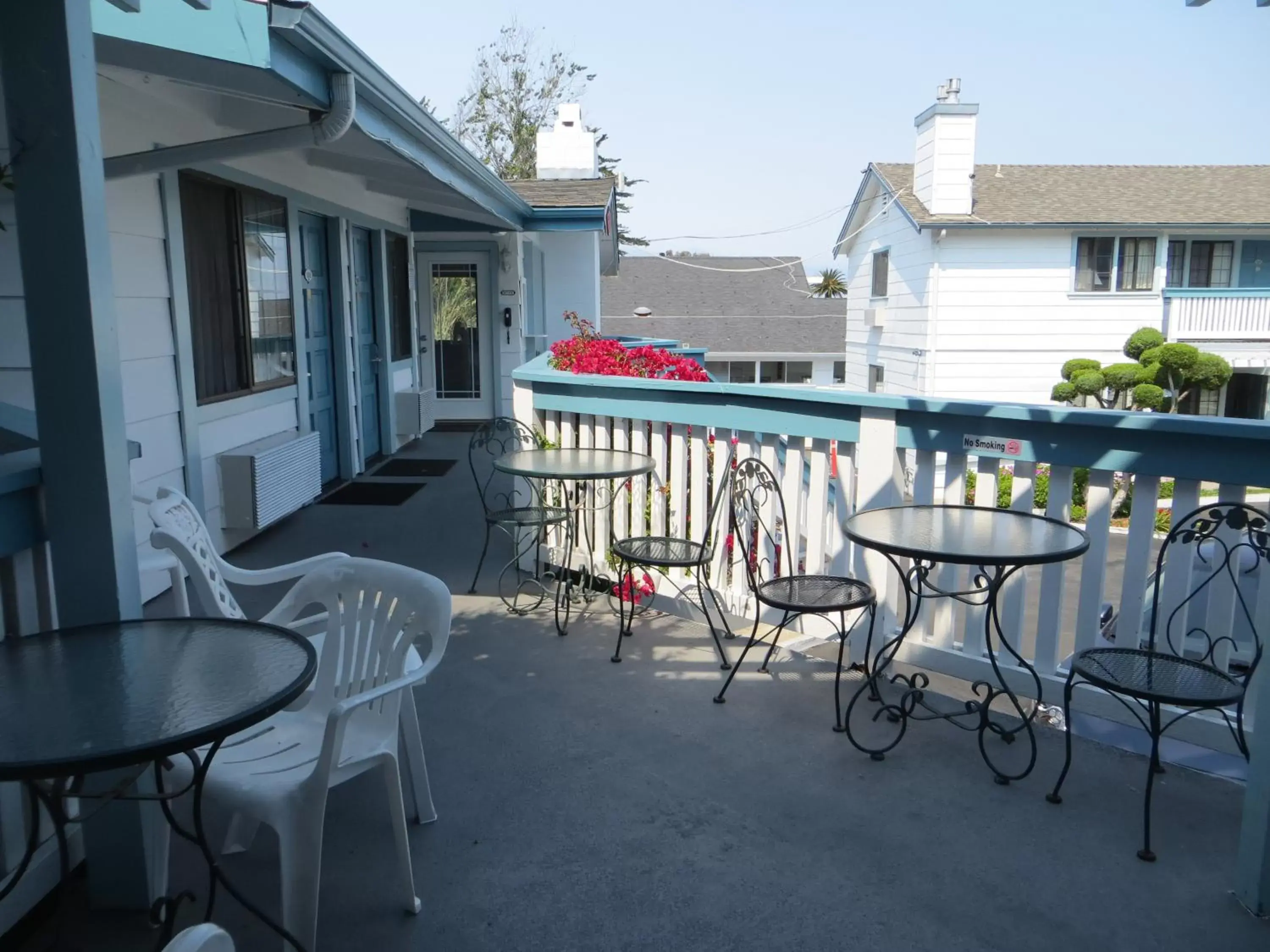 Property building, Balcony/Terrace in Arbor Inn Monterey