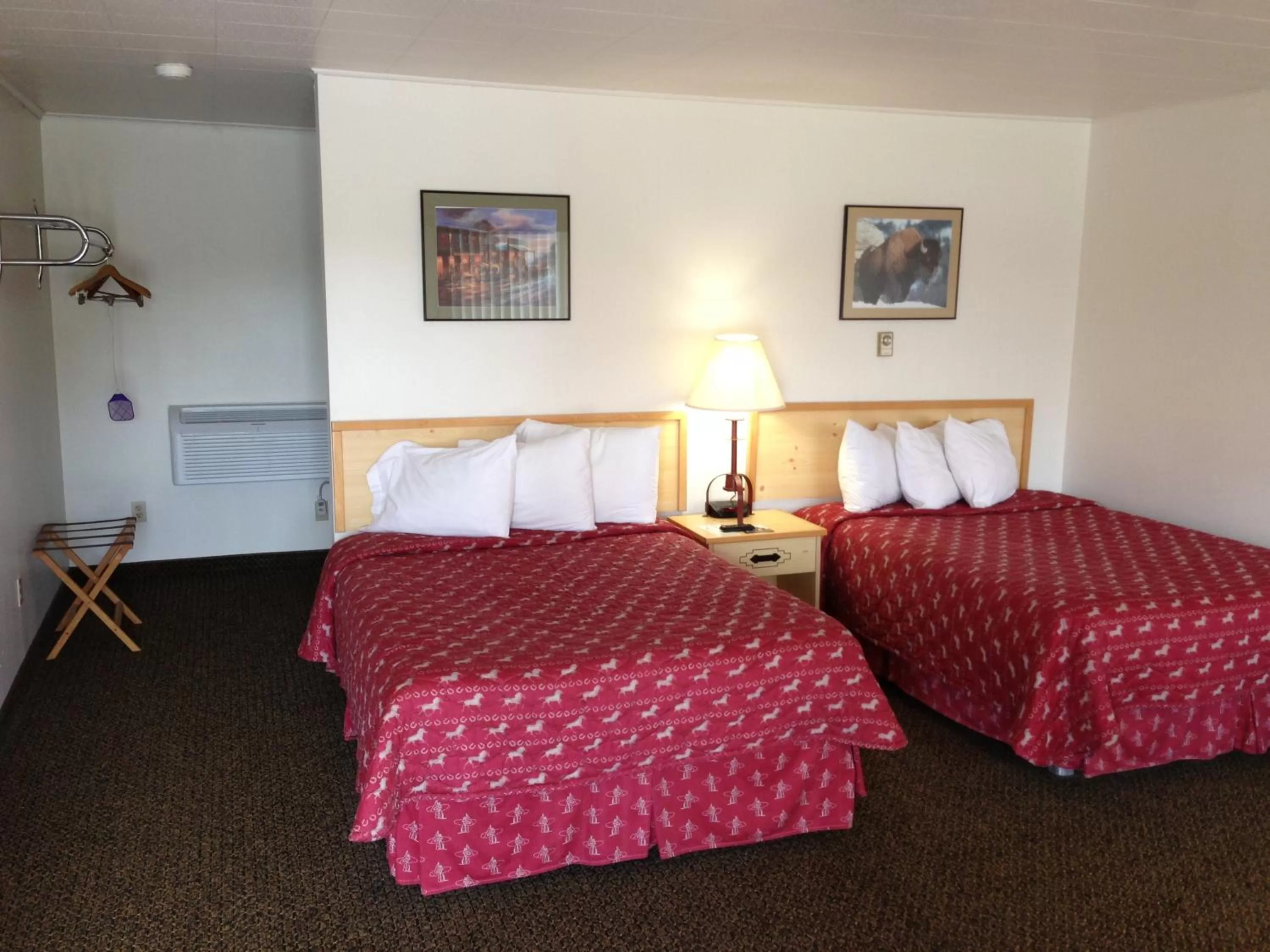 Bedroom, Bed in Range Country Lodging