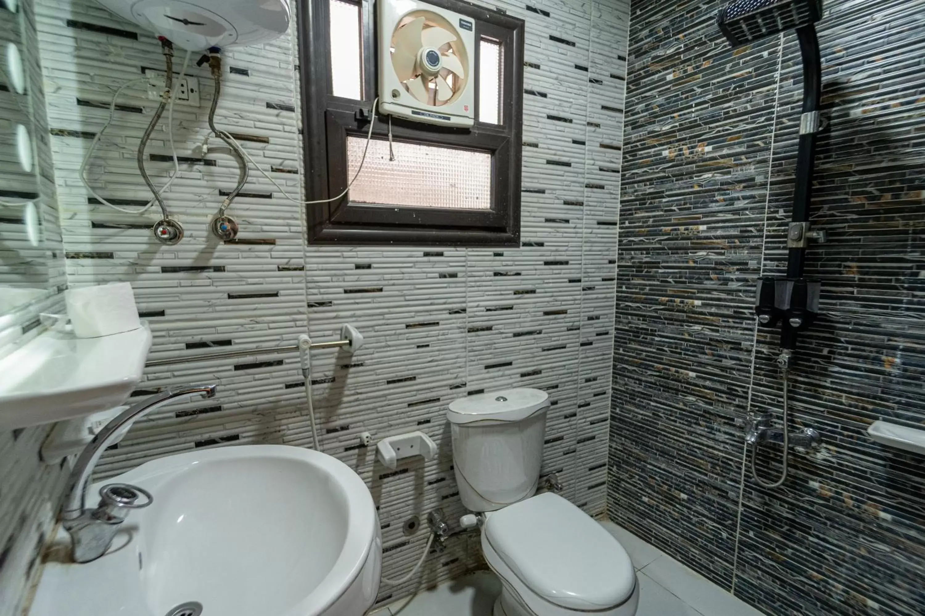 Bathroom in Gardenia Inn Hotel Bathroom in Gardenia Inn Hotel