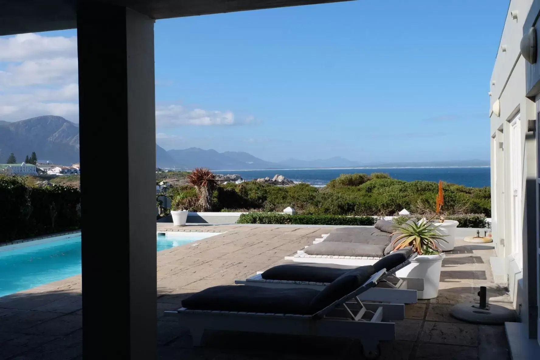 Double Room with Sea View in 11 WESTCLIFF RENTALS Double Room with Sea View in 11 WESTCLIFF RENTALS