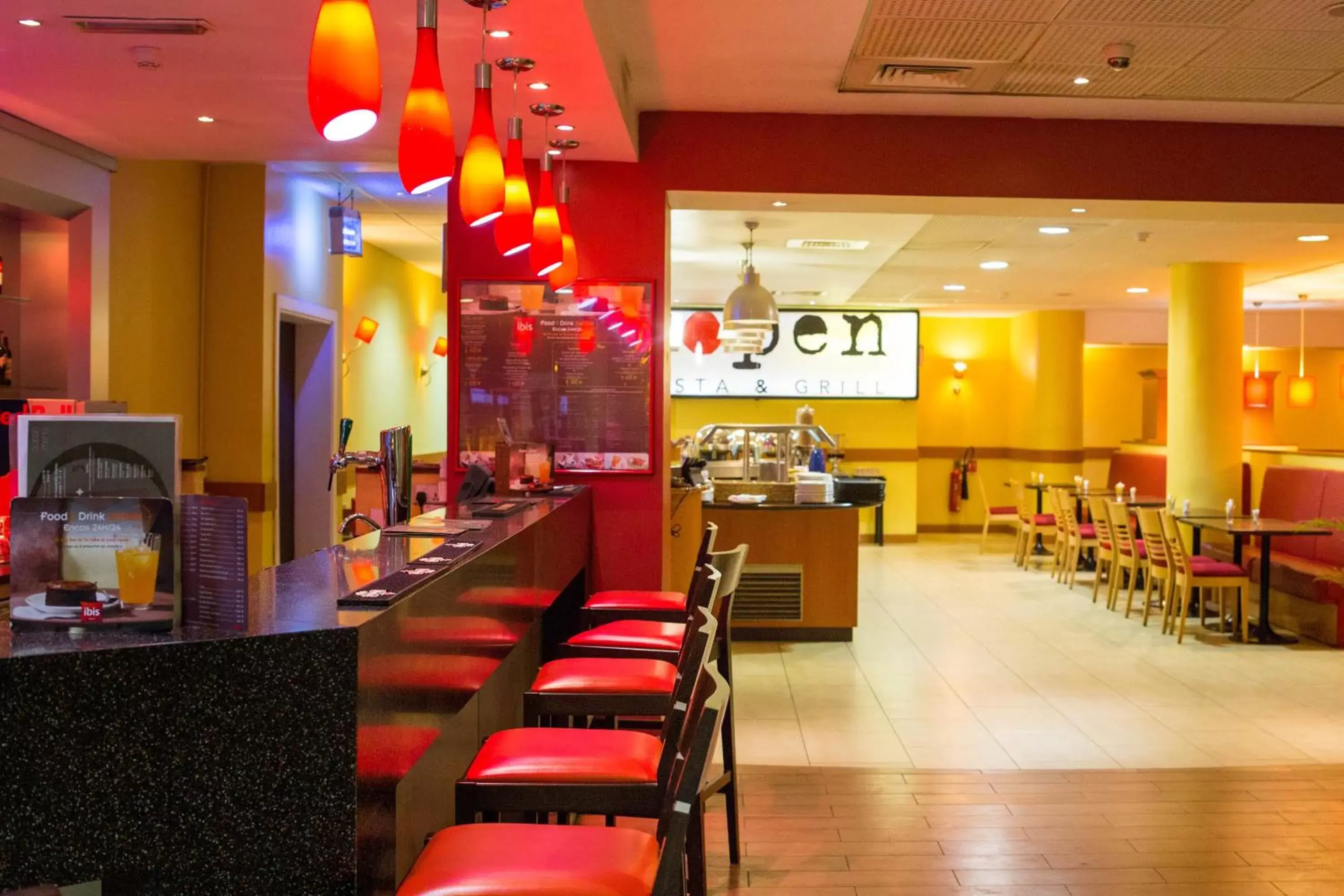 Lounge or bar, Restaurant/Places to Eat in Ibis Lagos Airport