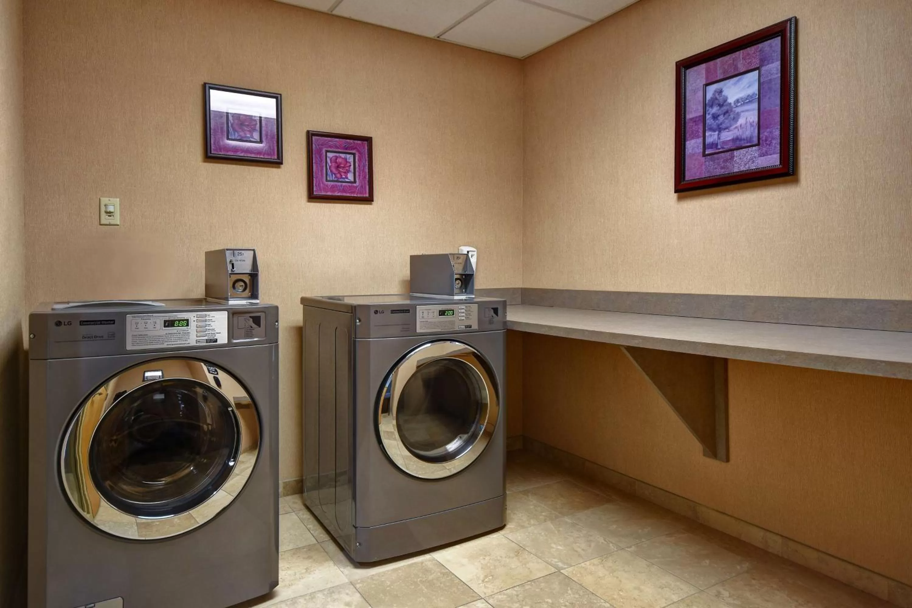 laundry in Hampton Inn Rutland/Killington