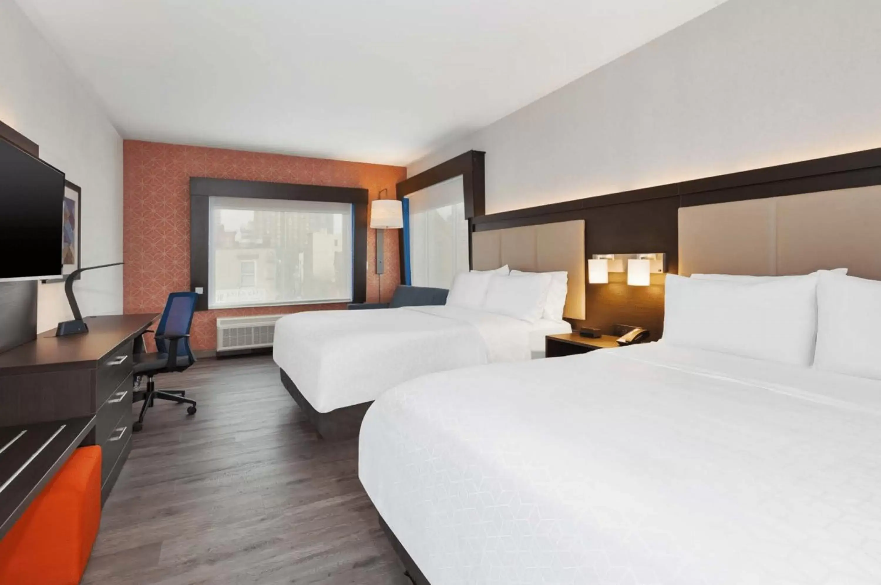 Bed in Holiday Inn Express & Suites Jersey City - Holland Tunnel, an IHG Hotel