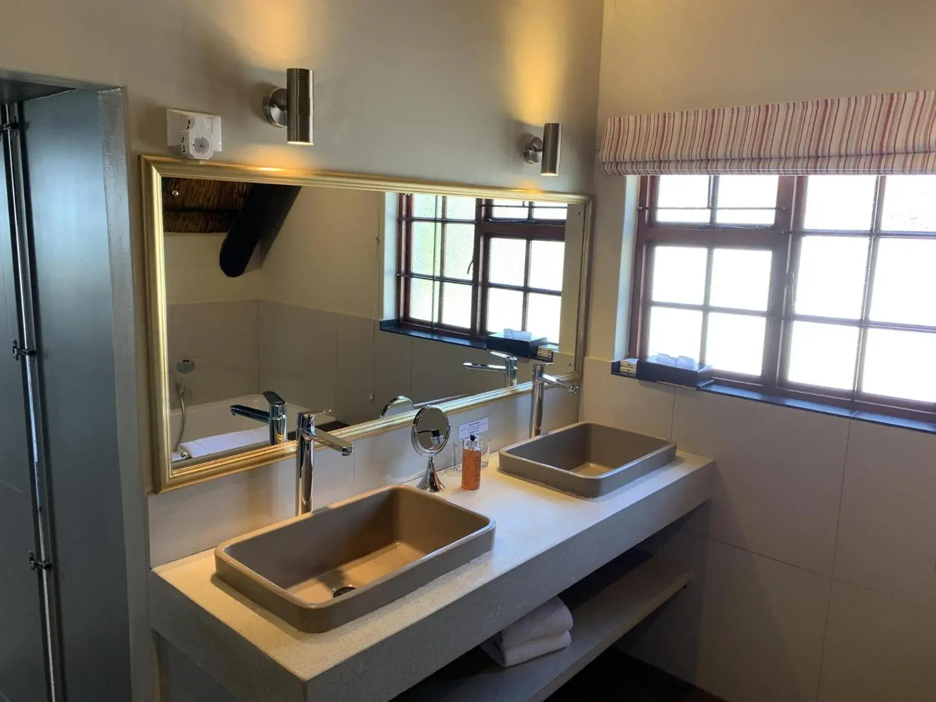 Bathroom, Kitchen/Kitchenette in Wedgeview Country House & Spa