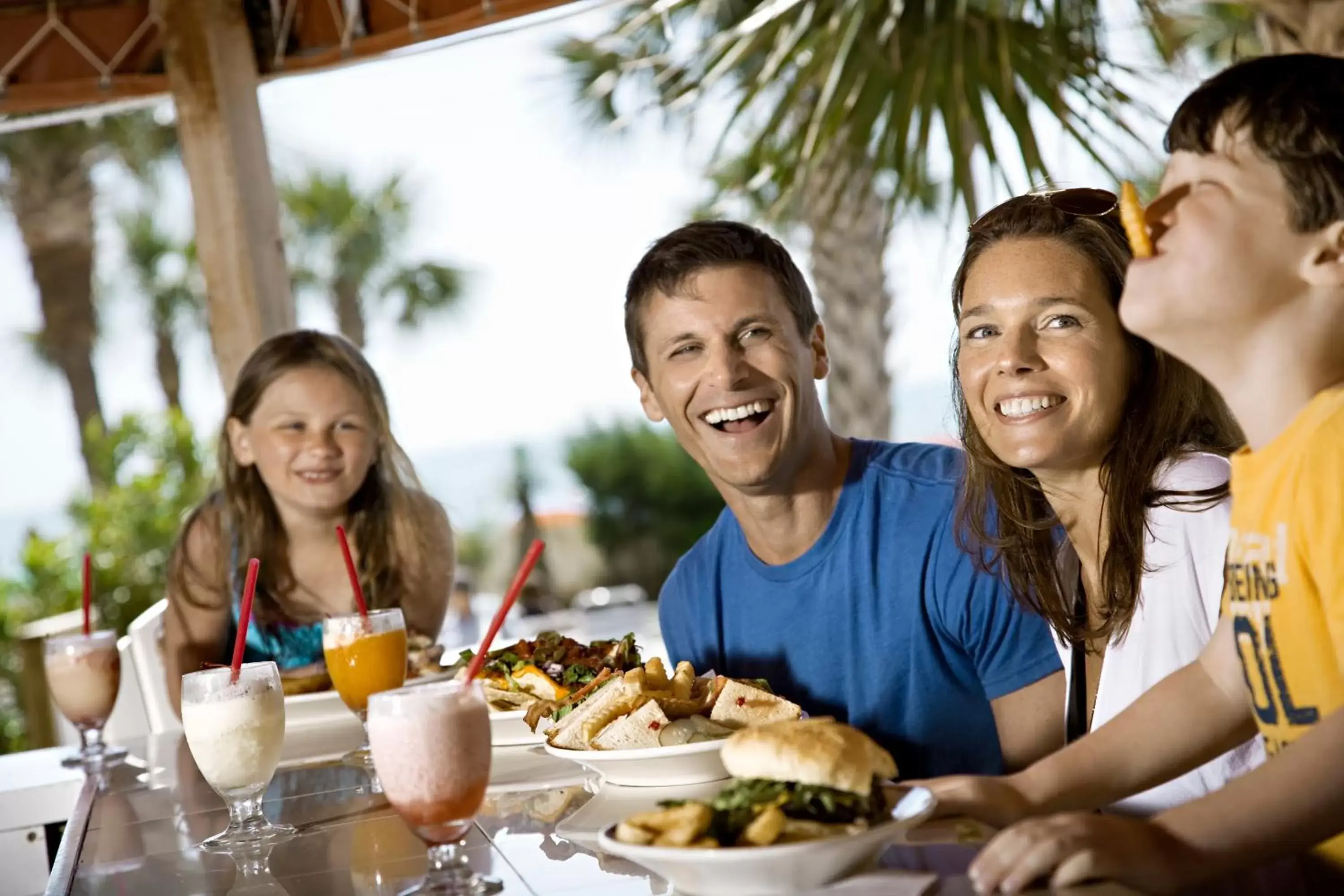 Restaurant/places to eat in Beach Colony Resort