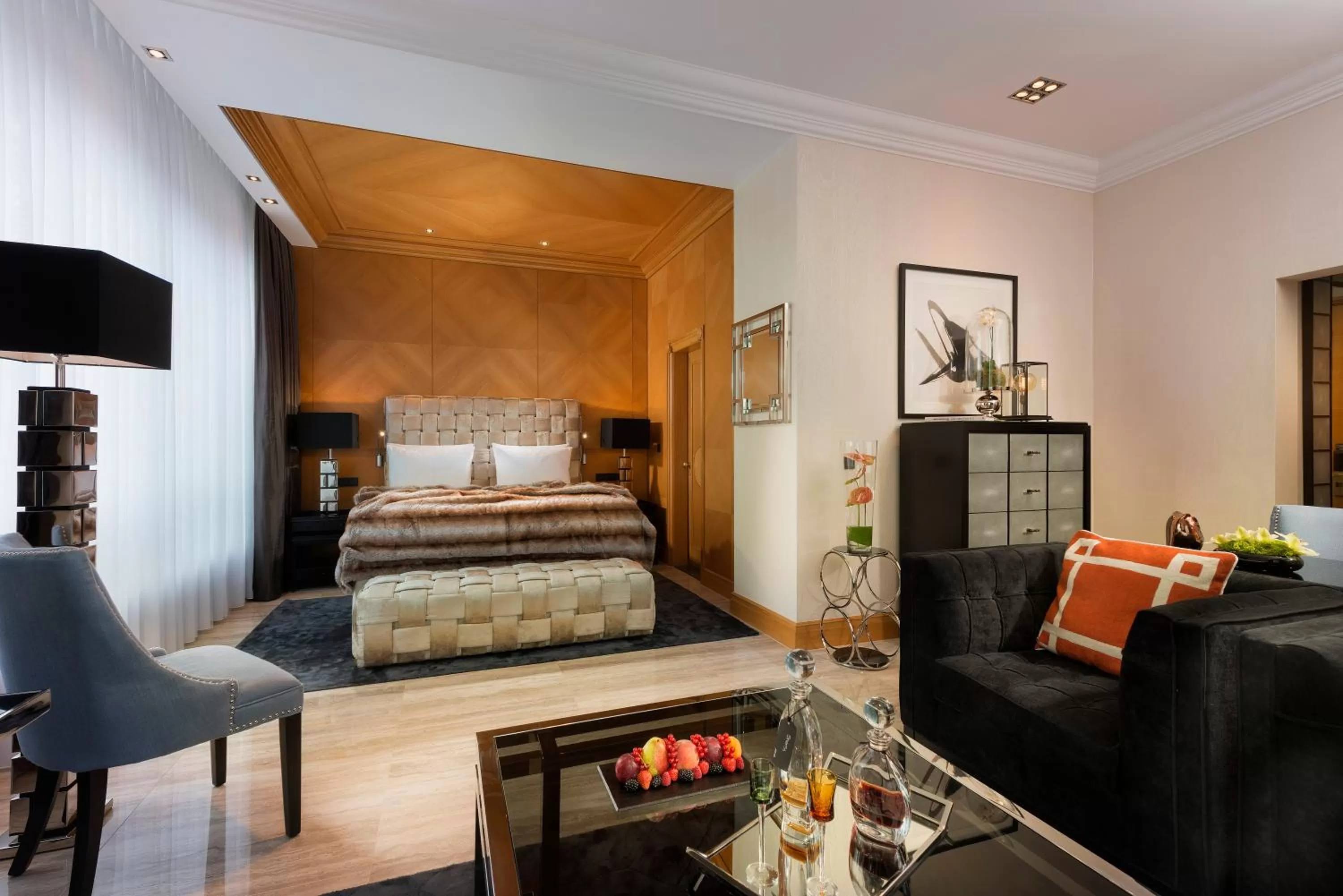 Photo of the whole room, Bed in Hotel Palace Berlin