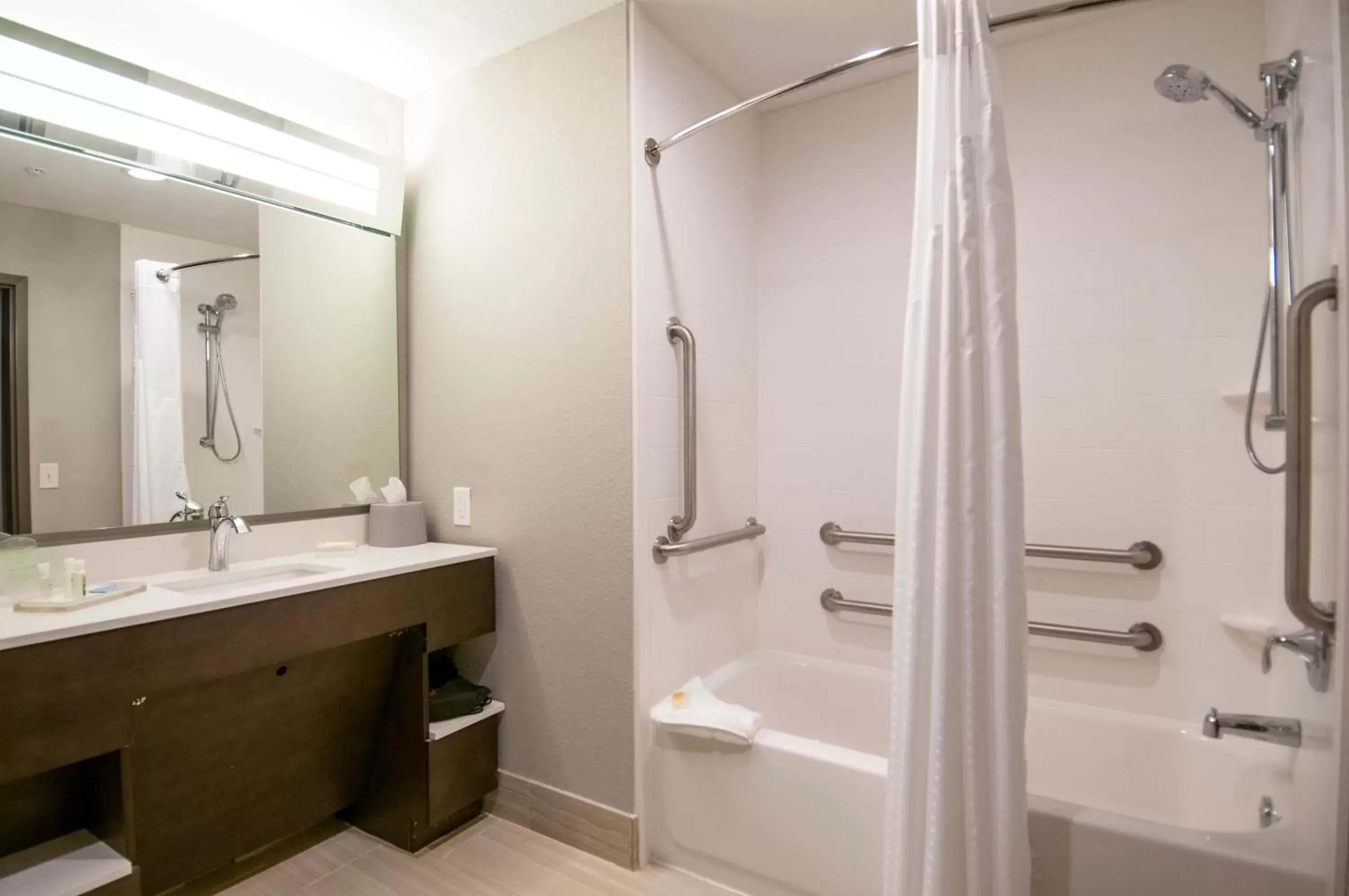 Shower, Bathroom in Holiday Inn - New Orleans Airport North, an IHG Hotel