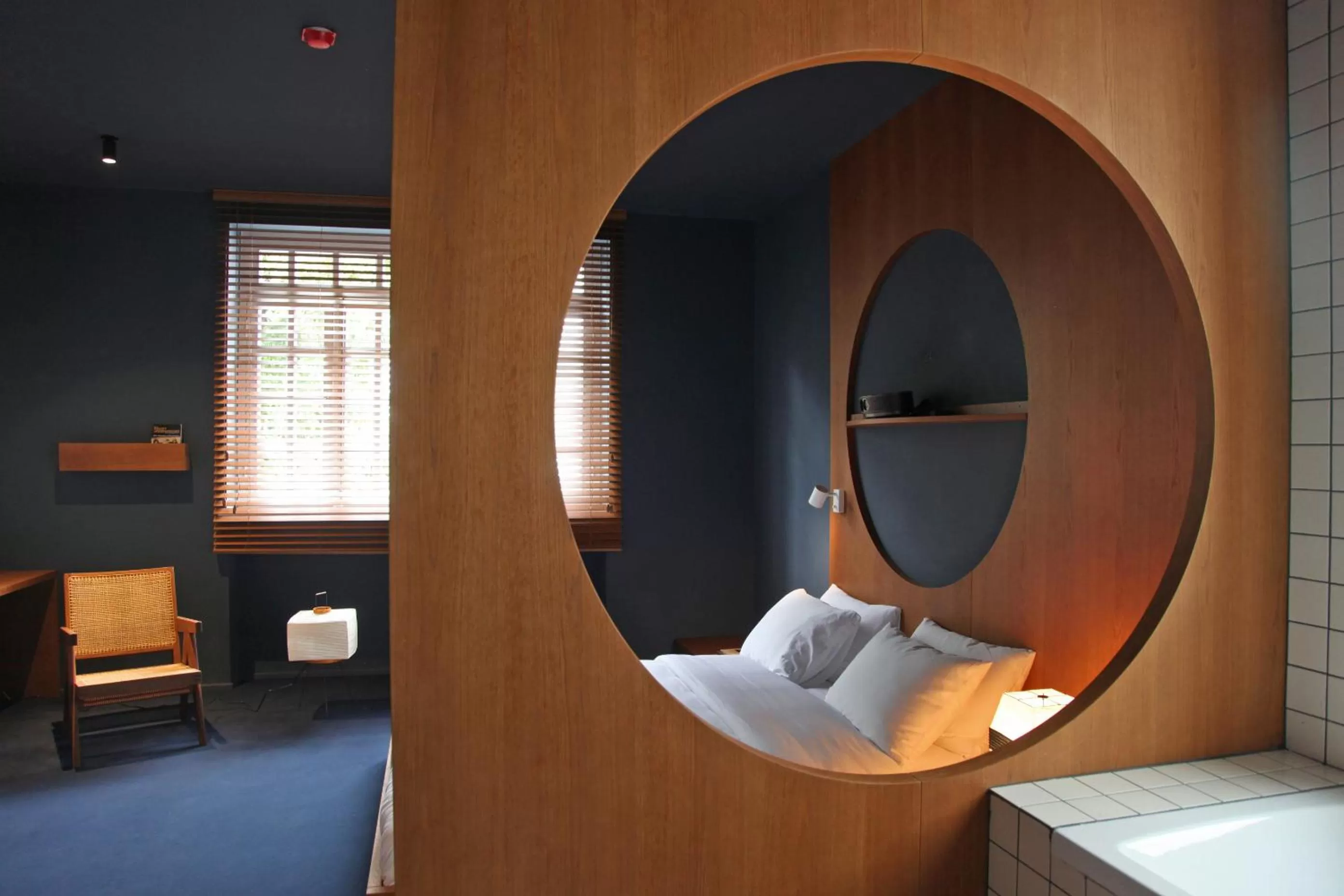 Bathroom, Bed in Blueberry Nights