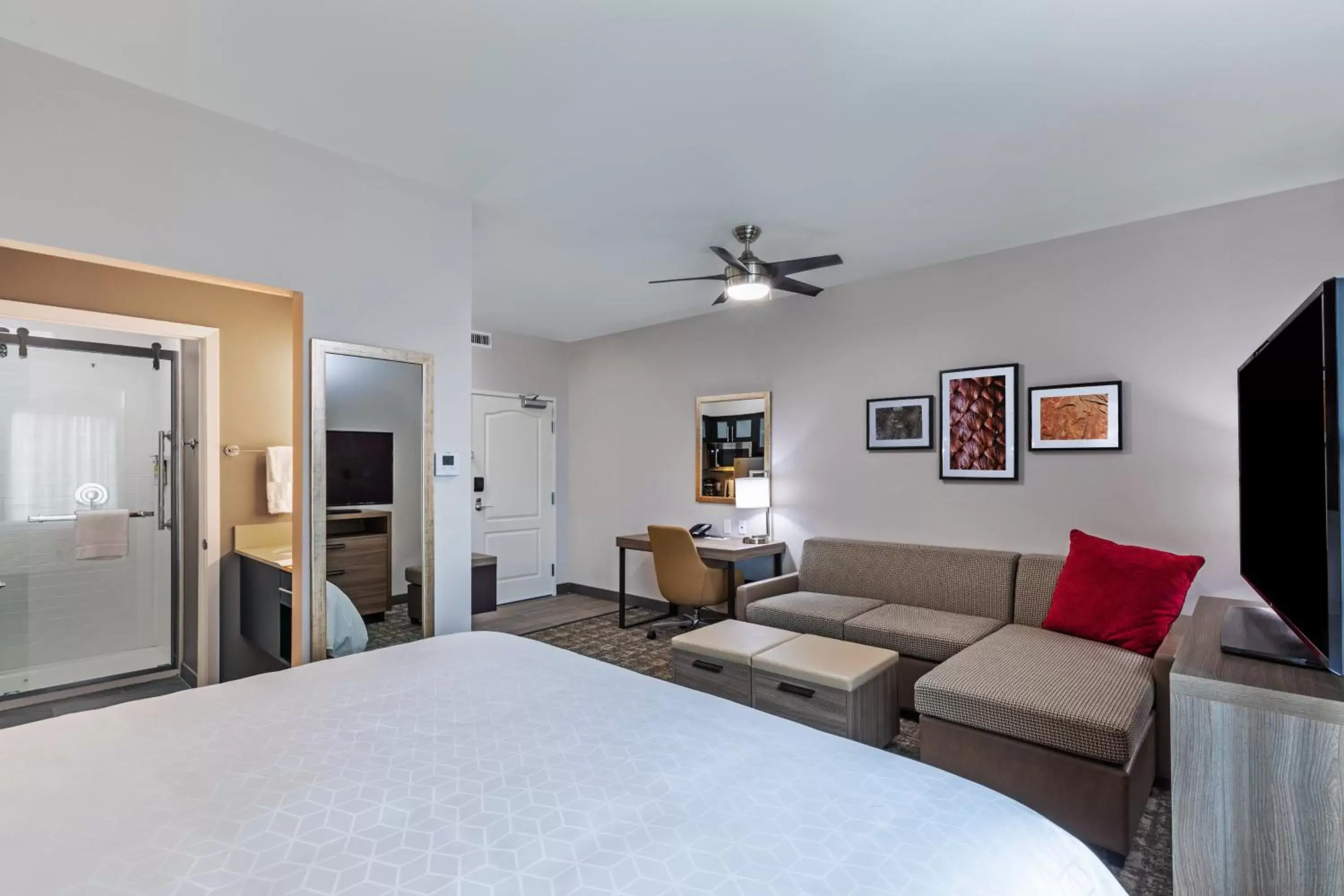 Photo of the whole room, Bed in Staybridge Suites - Houston IAH Airport East, an IHG Hotel