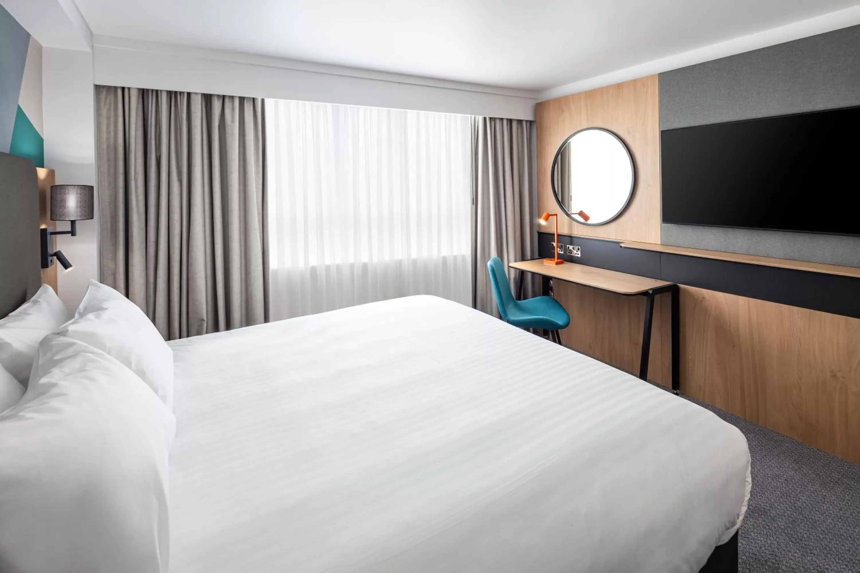 Bed in Holiday Inn Southampton Eastleigh by IHG Bed in Holiday Inn Southampton Eastleigh by IHG