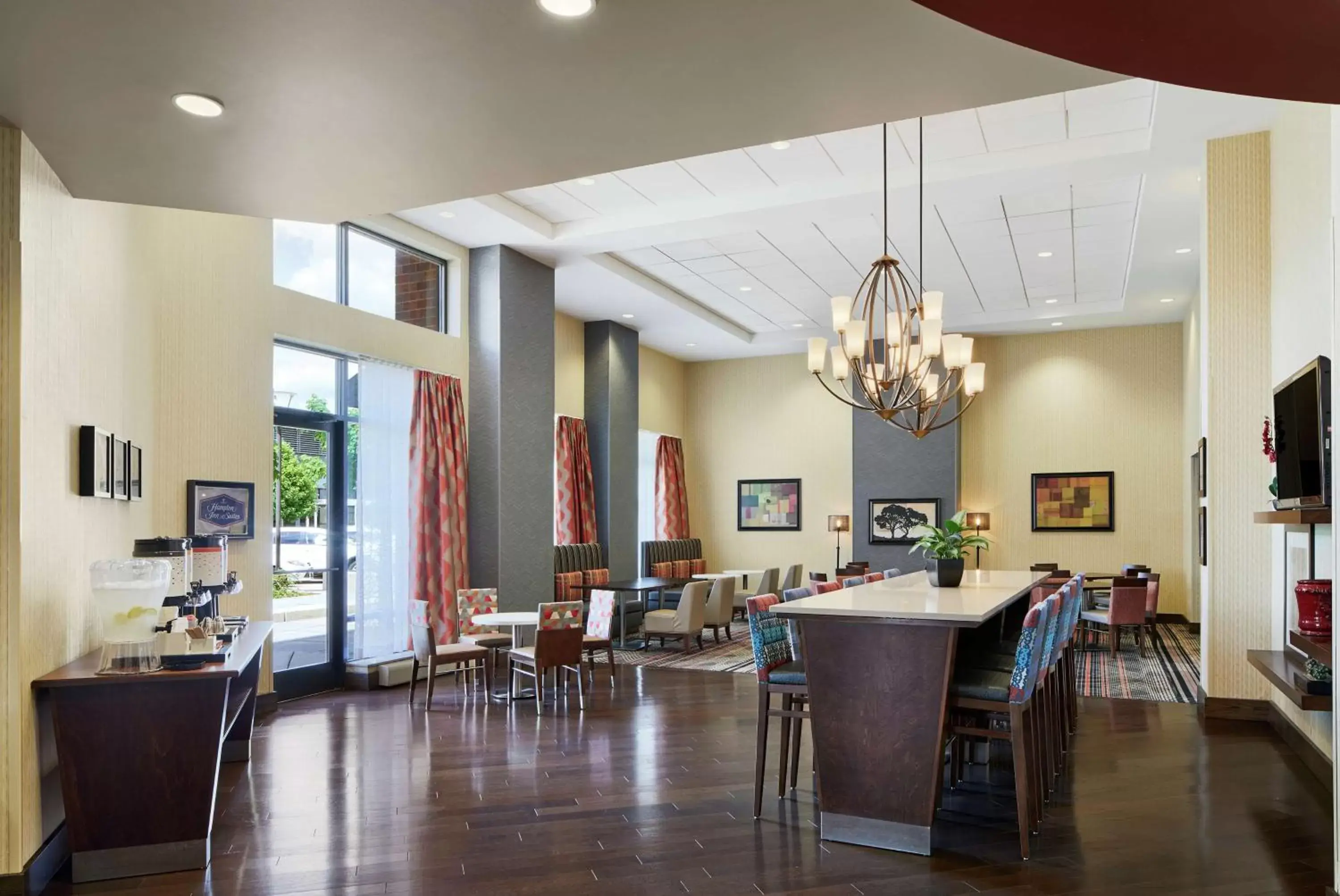 Breakfast, Restaurant/Places to Eat in Hampton Inn & Suites Mt. Prospect