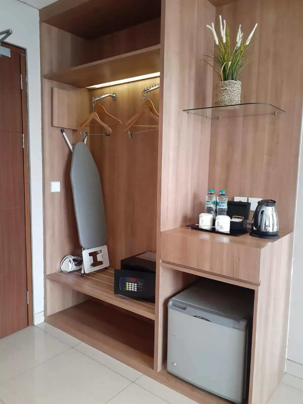 wardrobe, TV/Entertainment Center in Sunerra Antero Jababeka