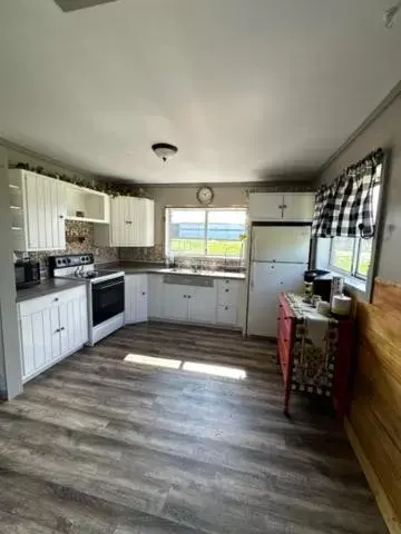 Kitchen/Kitchenette in LOJ BNB