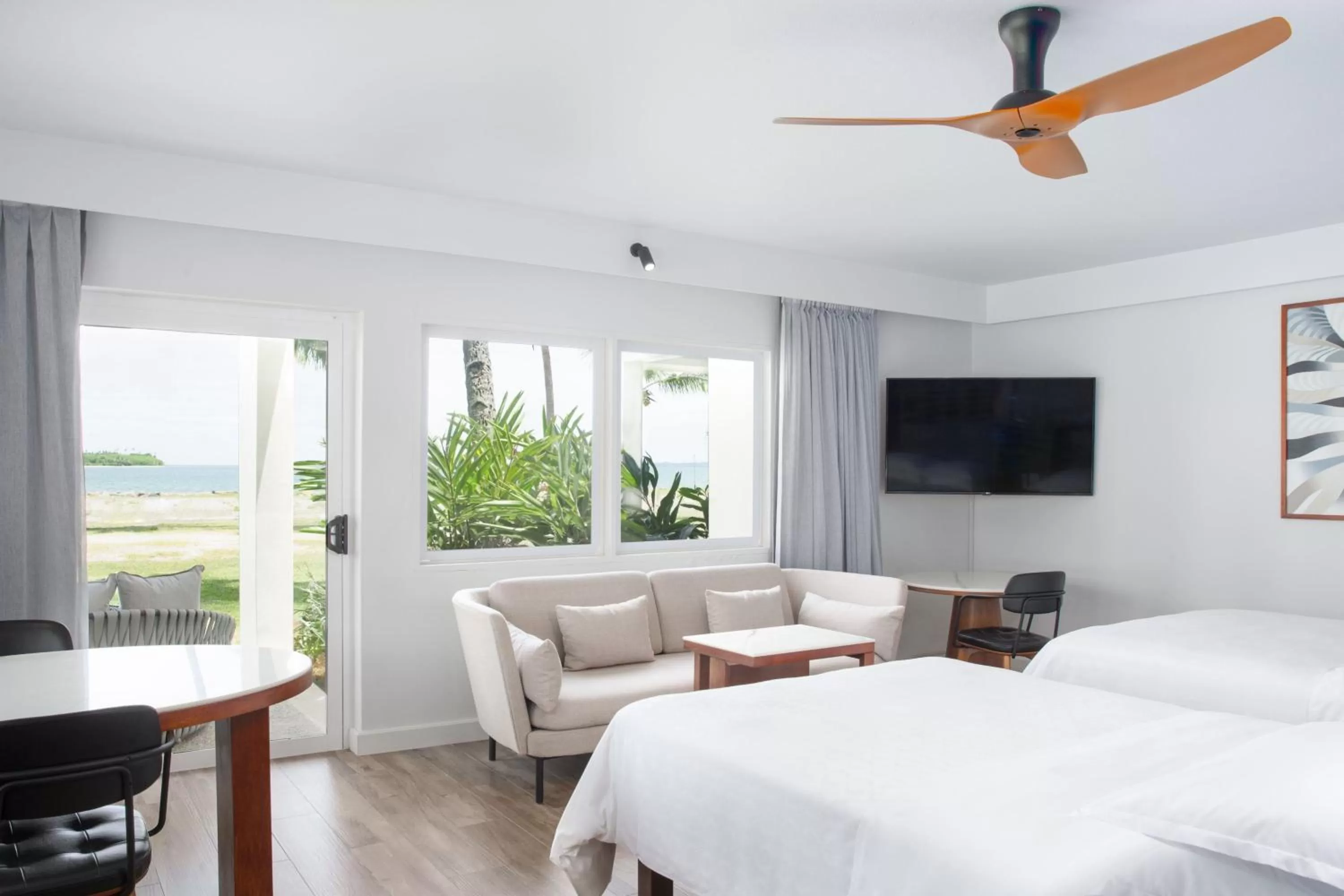 Photo of the whole room, Bed in Sheraton Fiji Golf & Beach Resort