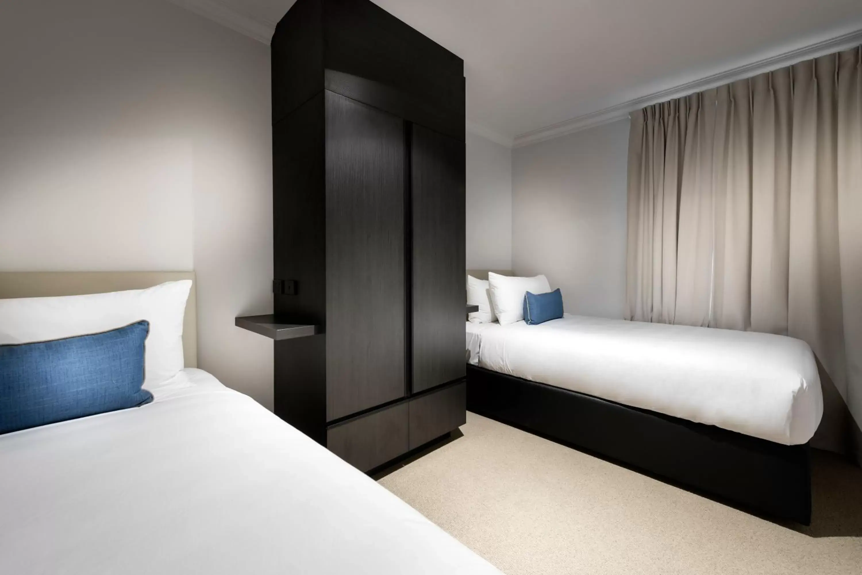 Photo of the whole room, Bed in Tradewinds Hotel and Suites Fremantle