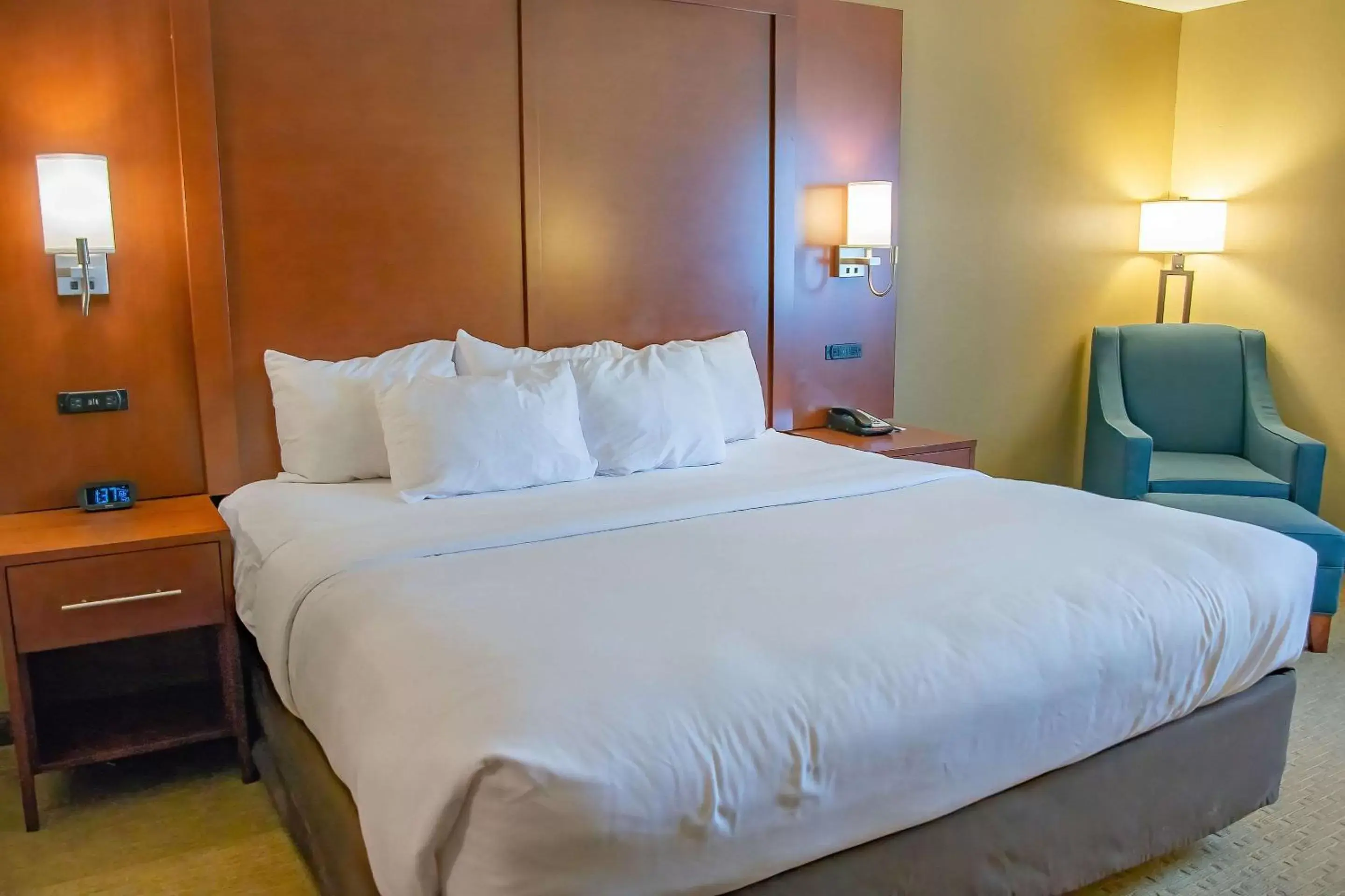 Bedroom, Bed in Comfort Inn Near Ouabache State Park