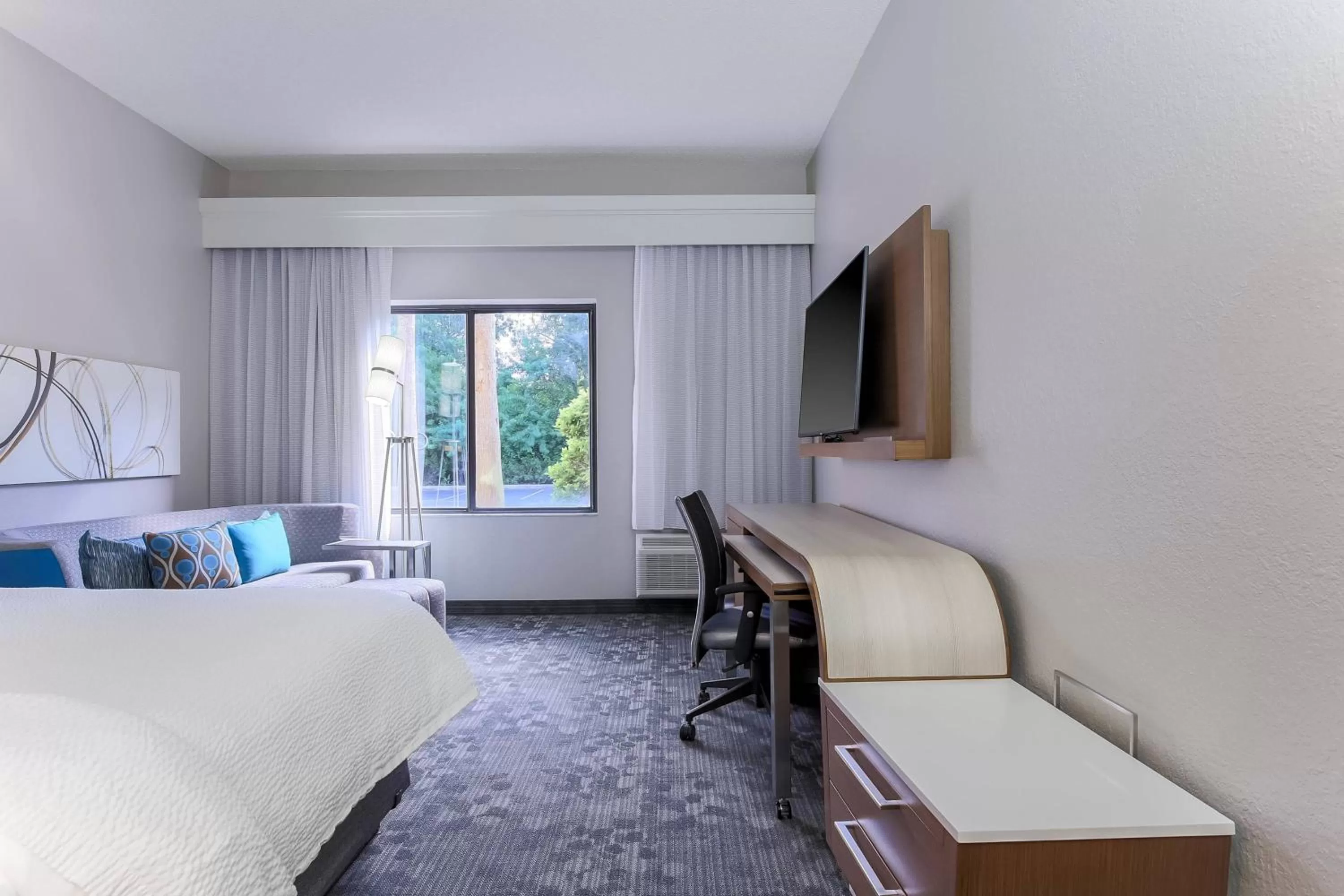 Photo of the whole room, Bed in Courtyard Tampa Brandon