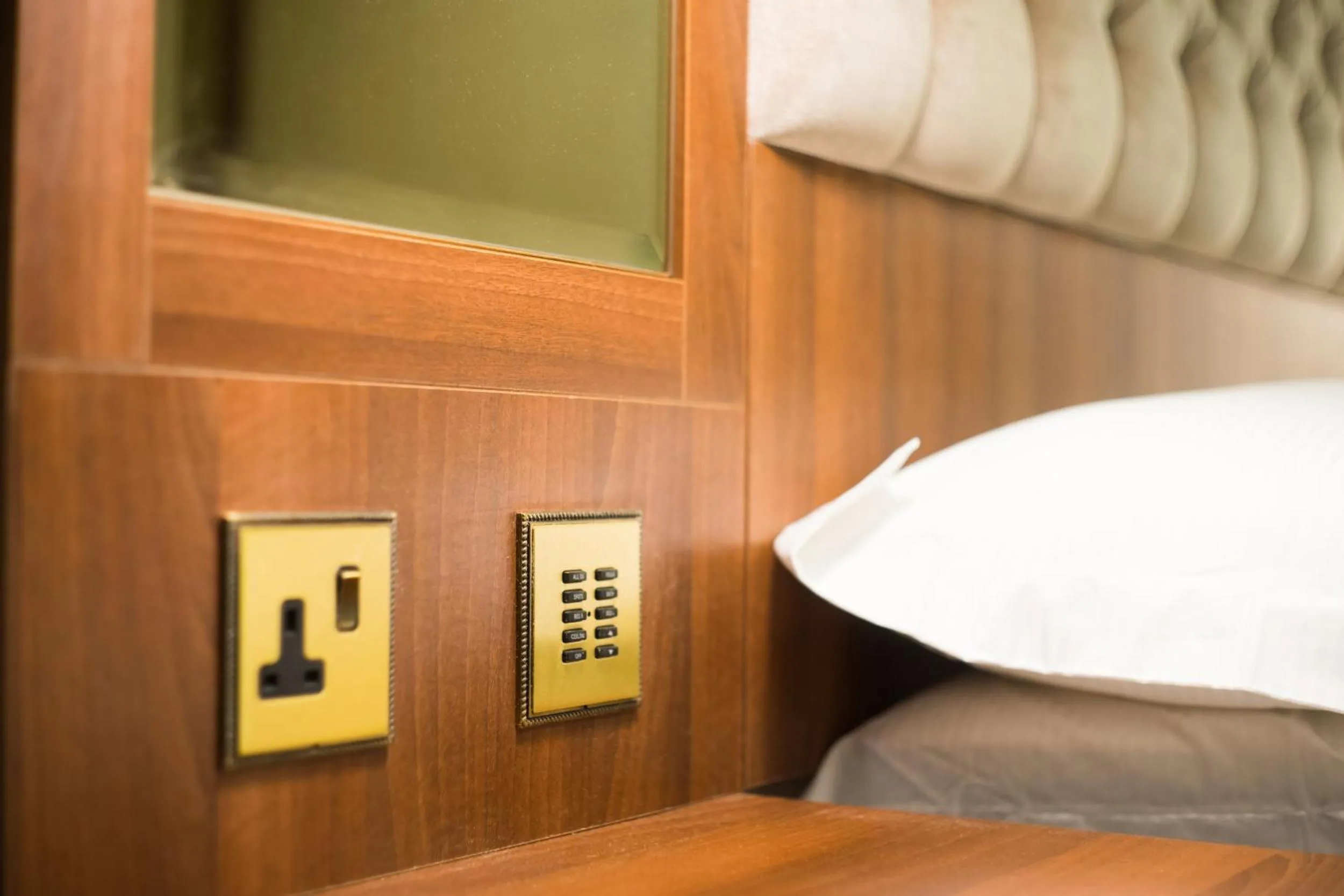 Bed in Kensington Prime Hotel