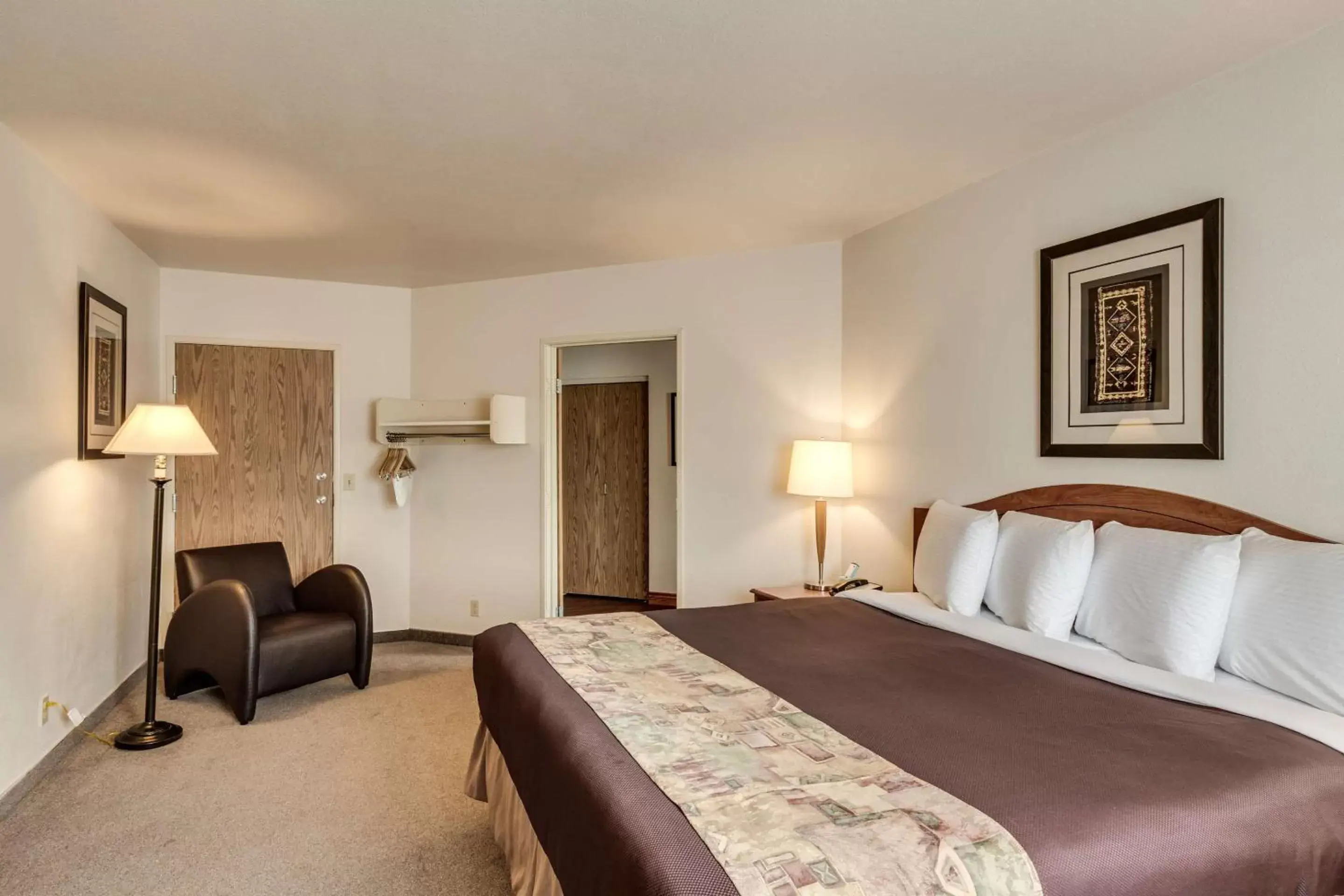 Bedroom, Bed in SureStay Plus Hotel by Best Western Post Falls