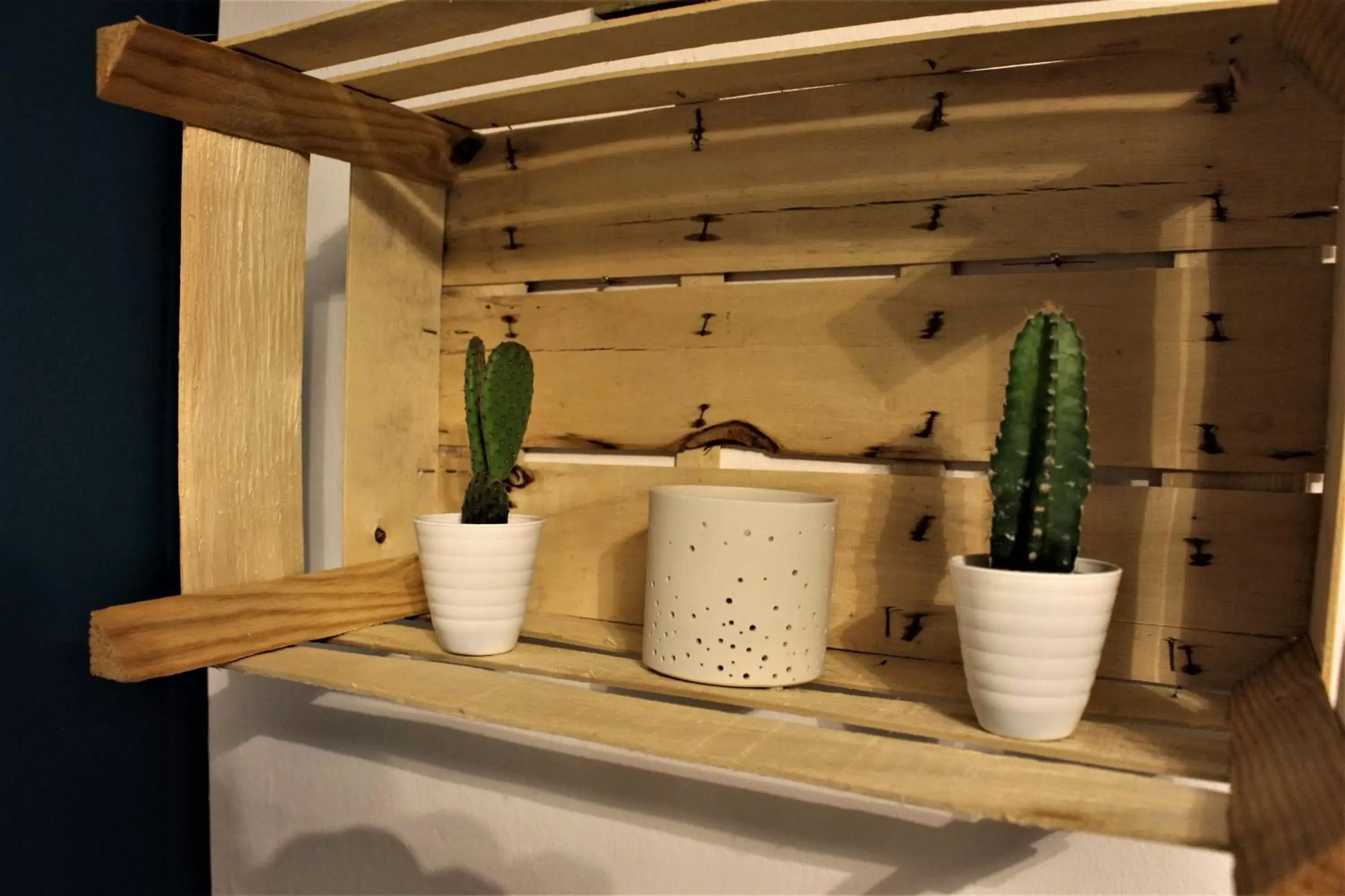 Decorative detail, Bathroom in La Via delle Biciclette