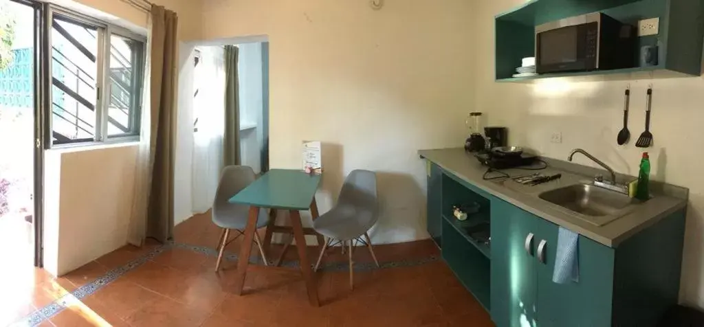 Kitchen/Kitchenette in Suites del Sureste - Mérida