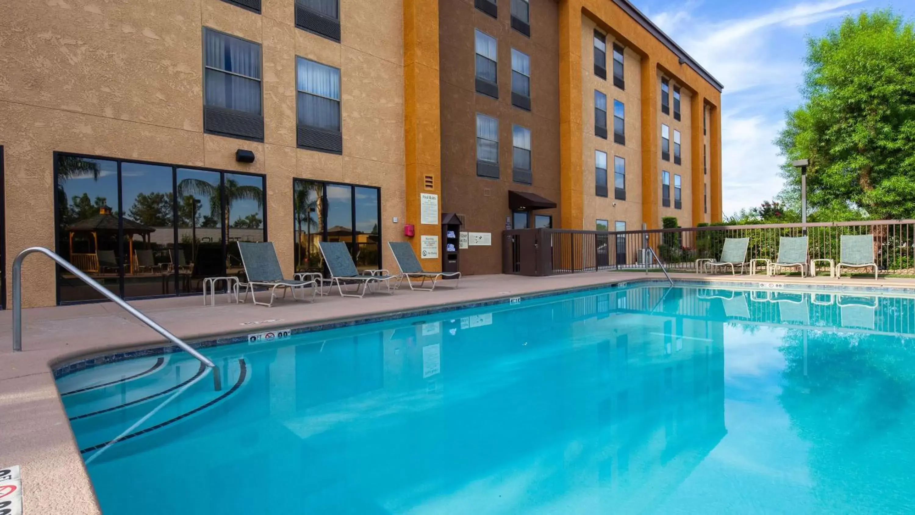 On site, Swimming Pool in Best Western Plus Fresno Airport Hotel