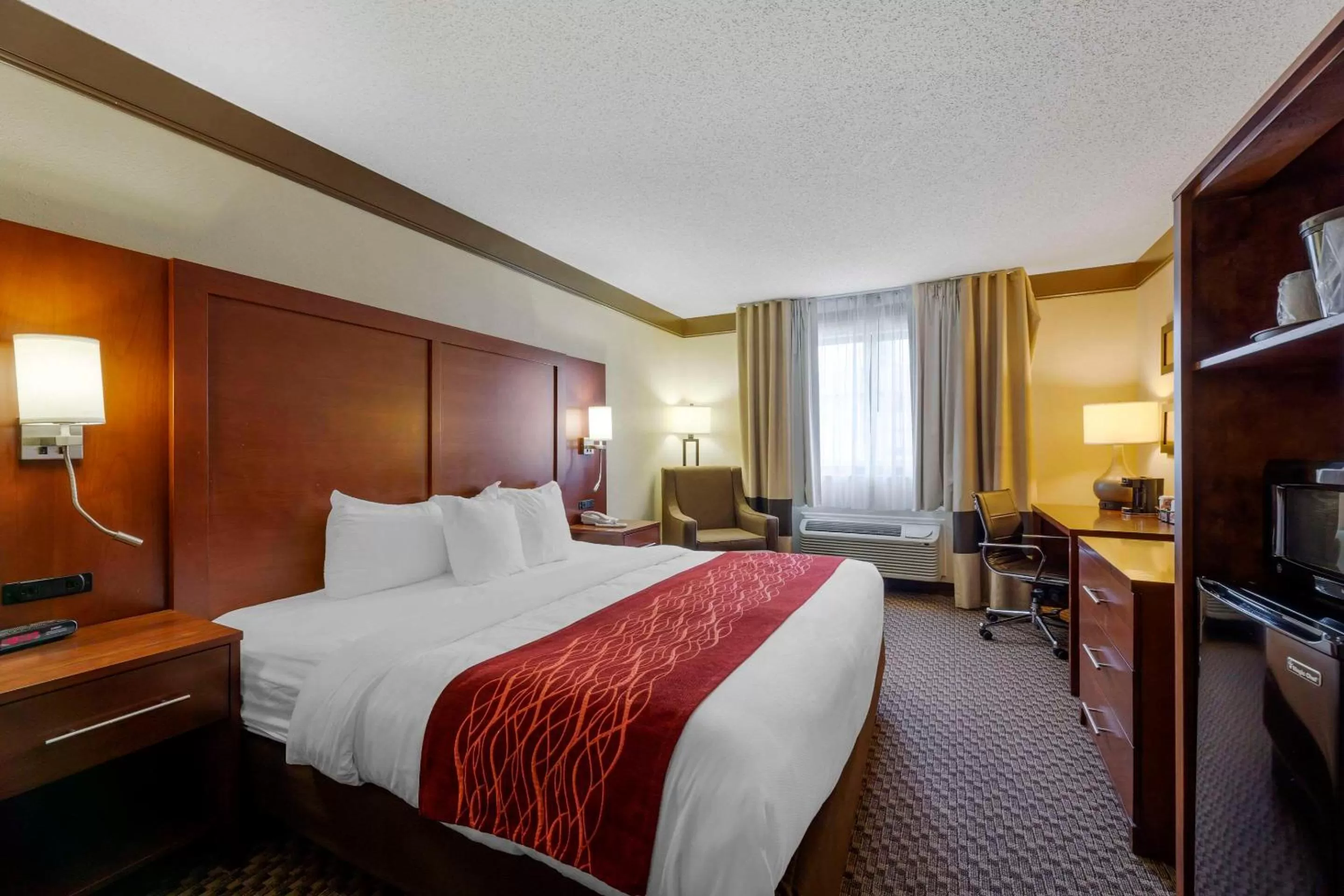 Bedroom, Bed in Comfort Inn Mount Vernon Downtown