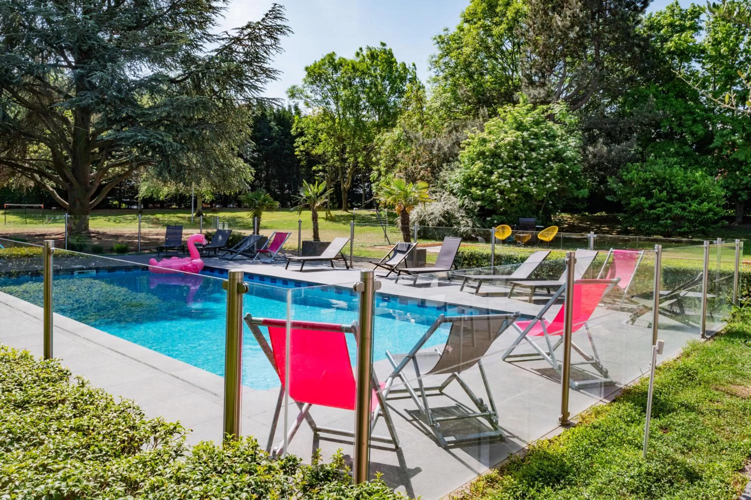 Swimming pool in Novotel Lens Noyelles