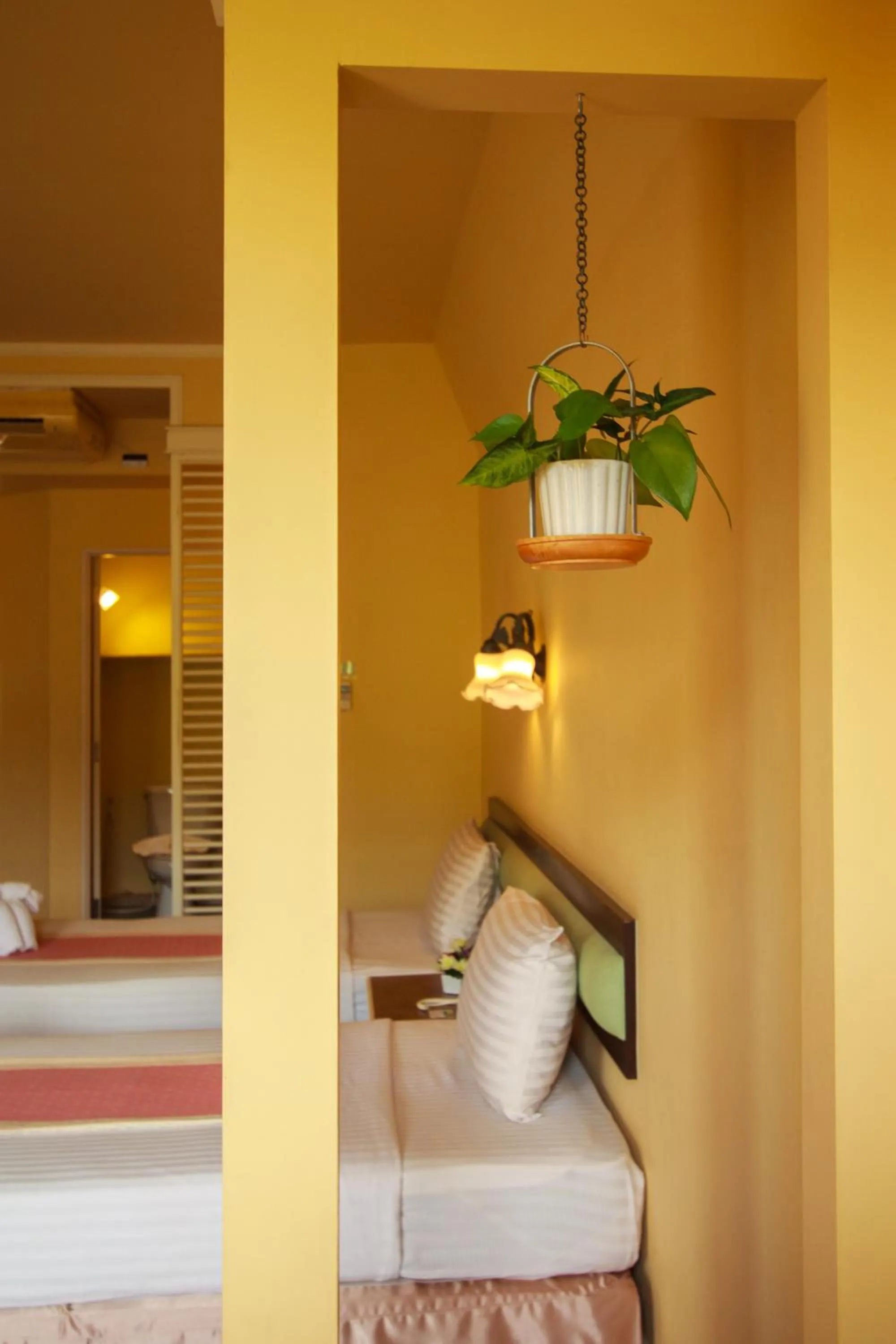 Decorative detail, Bed in Brookside Valley Resort