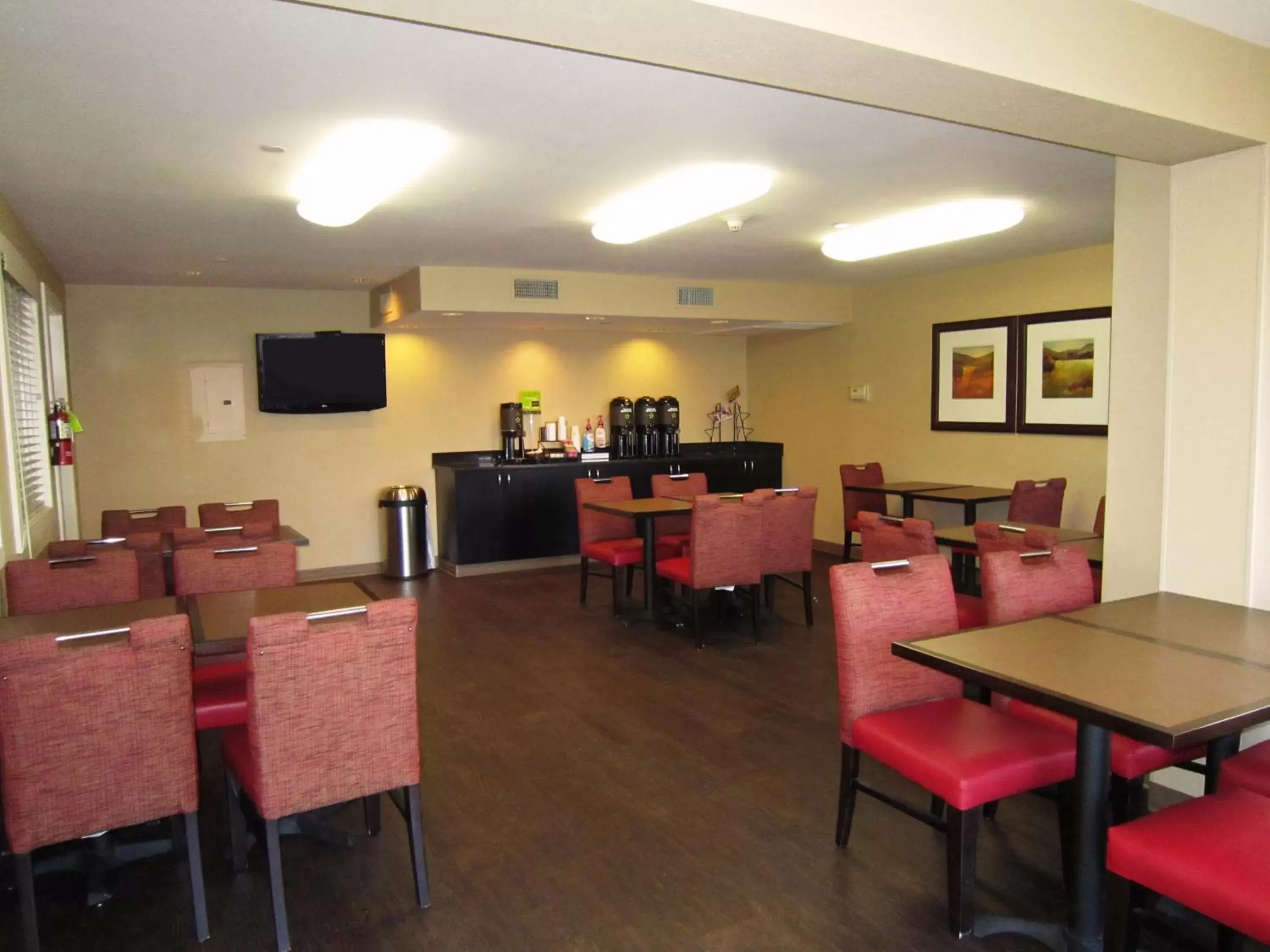 Lounge or bar, Restaurant/Places to Eat in Extended Stay America Suites - Columbus - Polaris