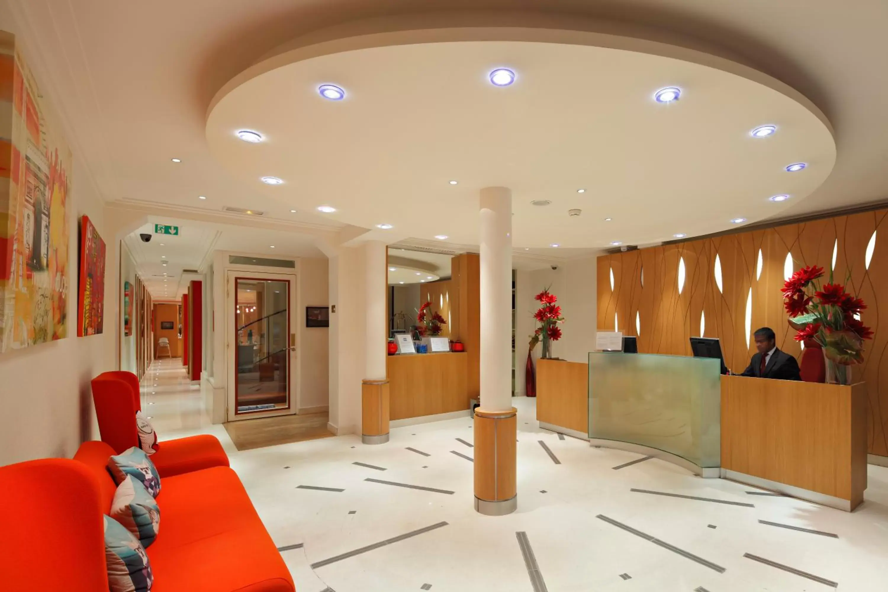 Facade/entrance in Westside Arc de Triomphe Hotel Facade/entrance in Westside Arc de Triomphe Hotel