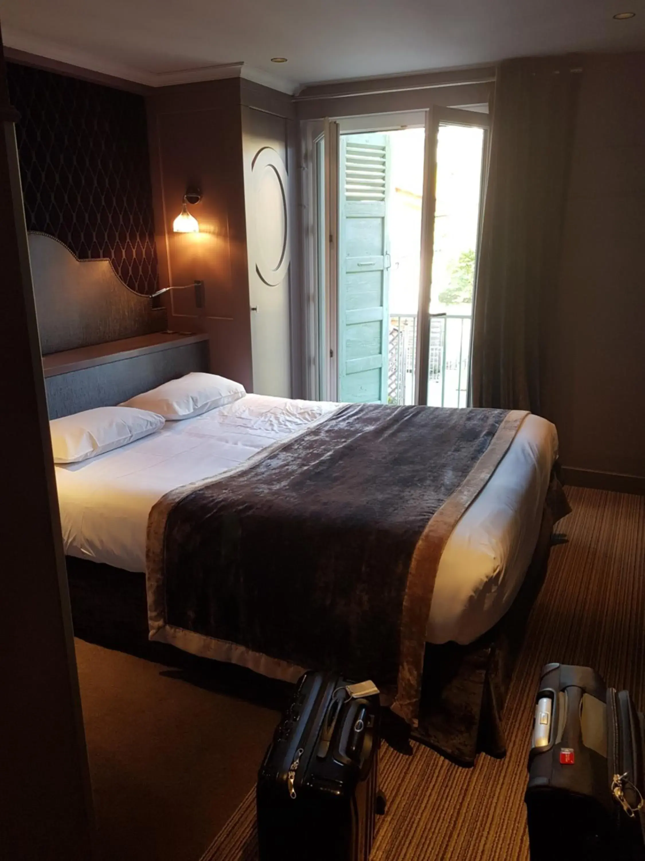 Bedroom, Bed in Logis Auberge Saint Simond