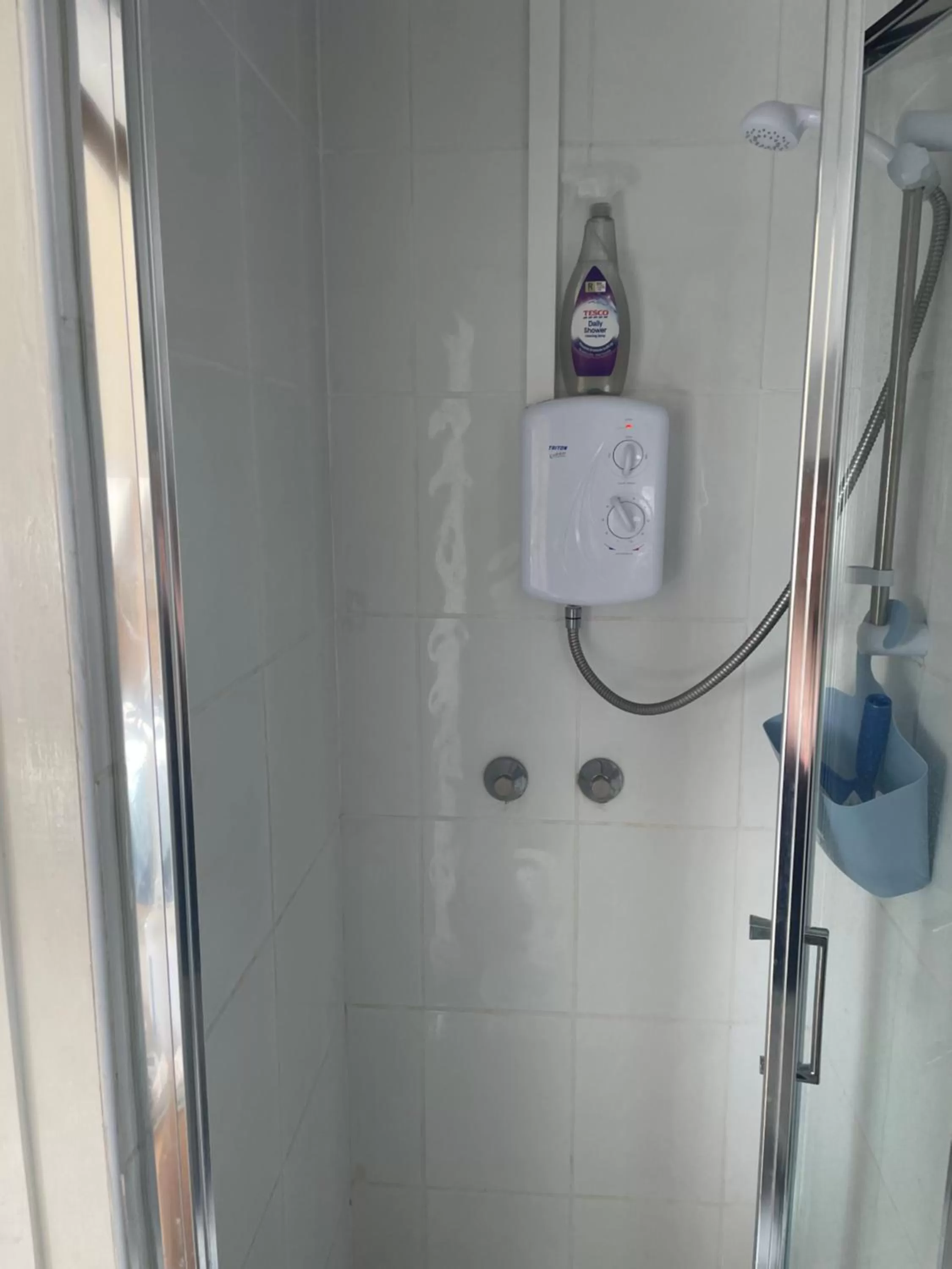 Bathroom in Ivydene Guest House