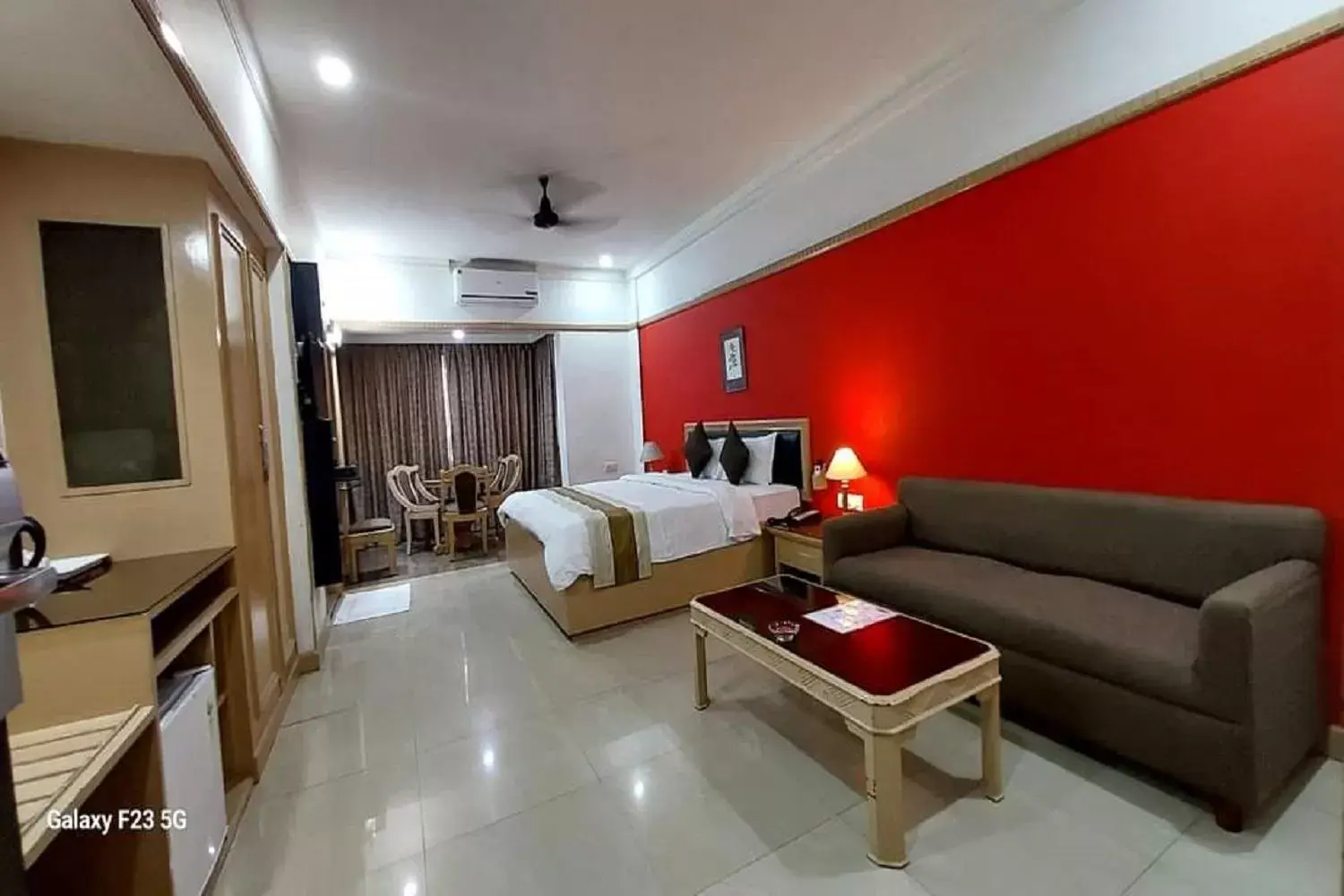 Bedroom, Seating Area in Lytton Hotel