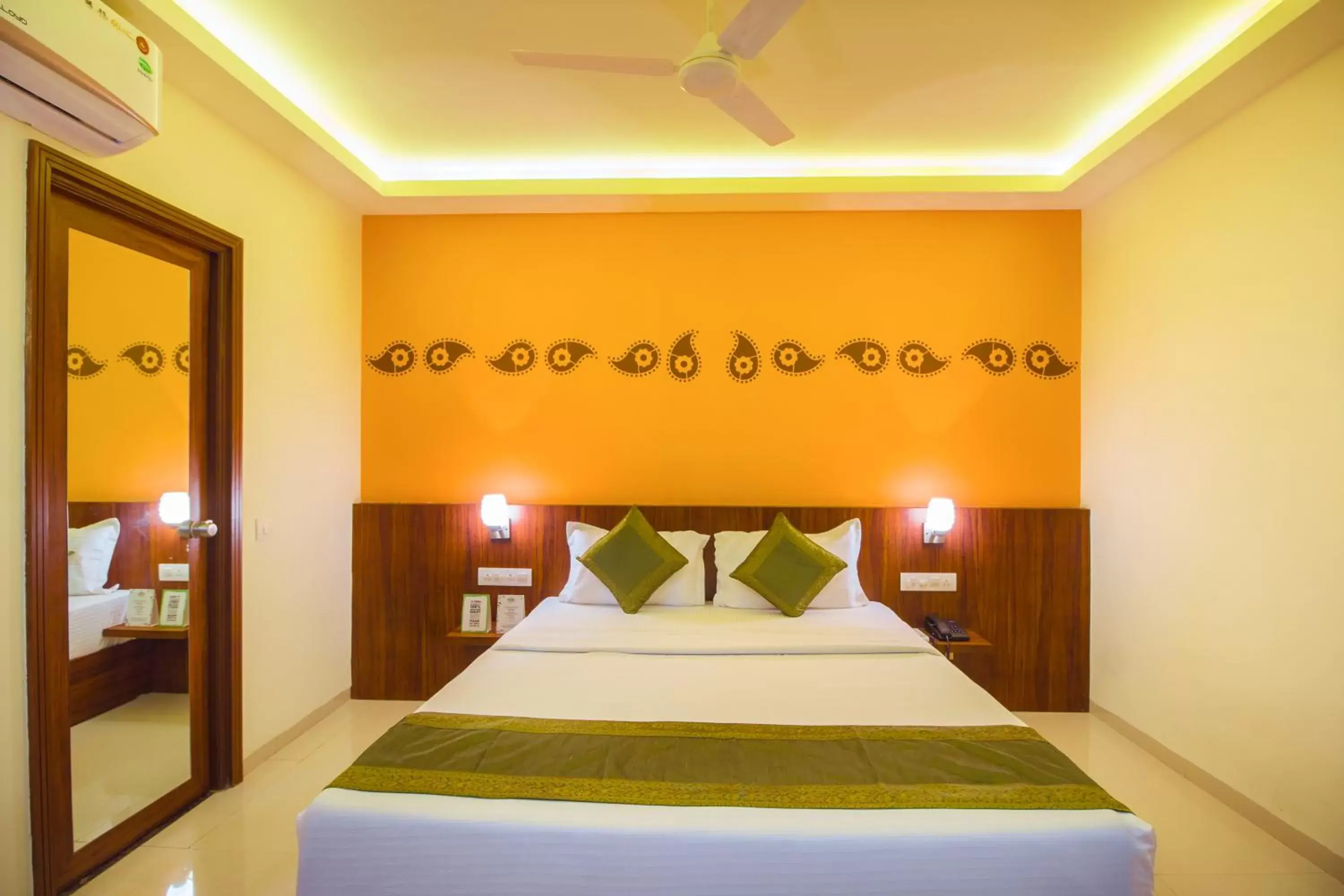 Bedroom, Bed in Itsy By Treebo - Arastu Inn