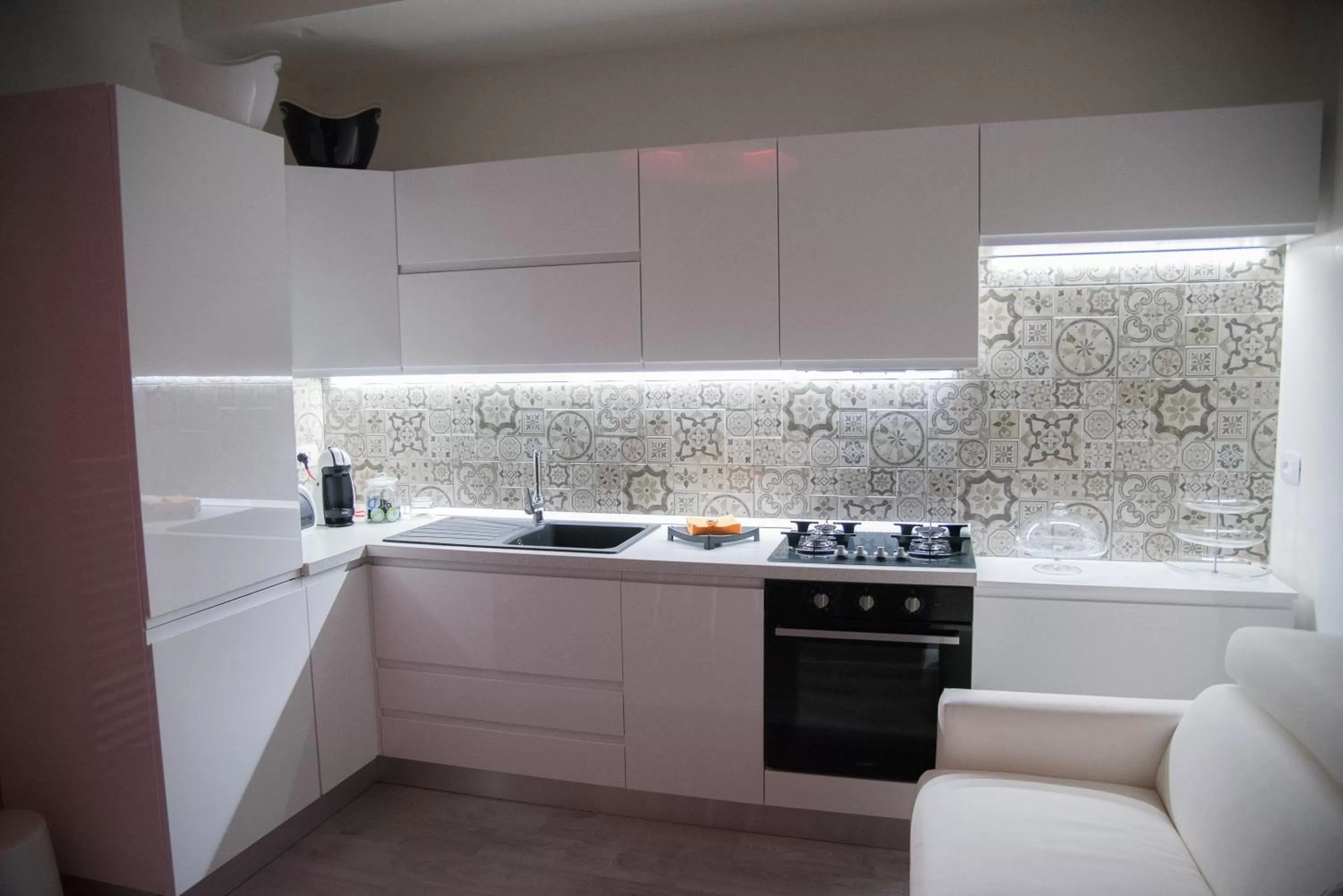 Kitchen or kitchenette, Kitchen/Kitchenette in Pandora Luxury Suite