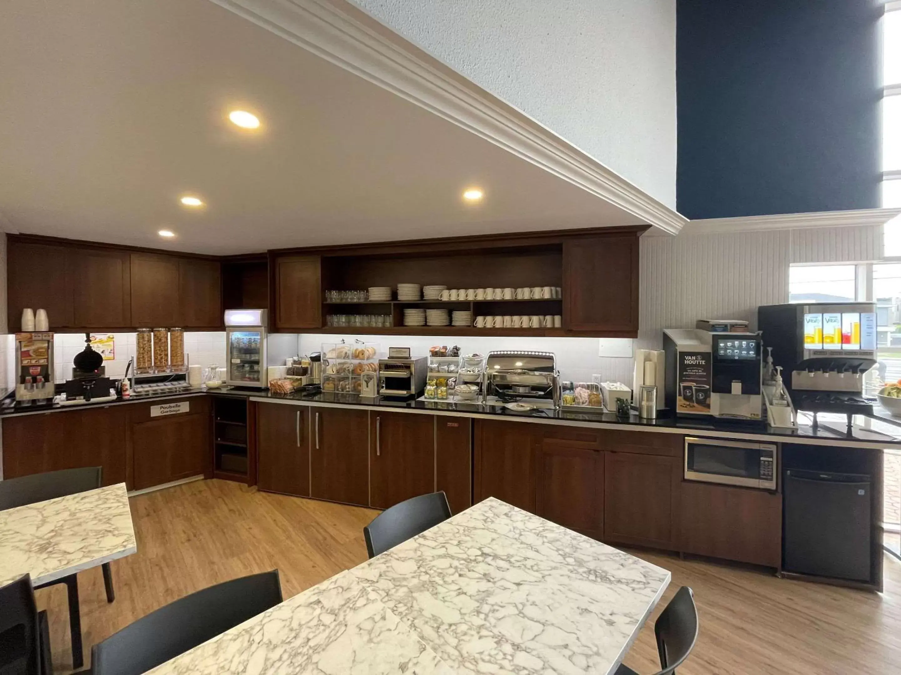 Breakfast in Clarion Pointe Quebec Airport Breakfast in Clarion Pointe Quebec Airport