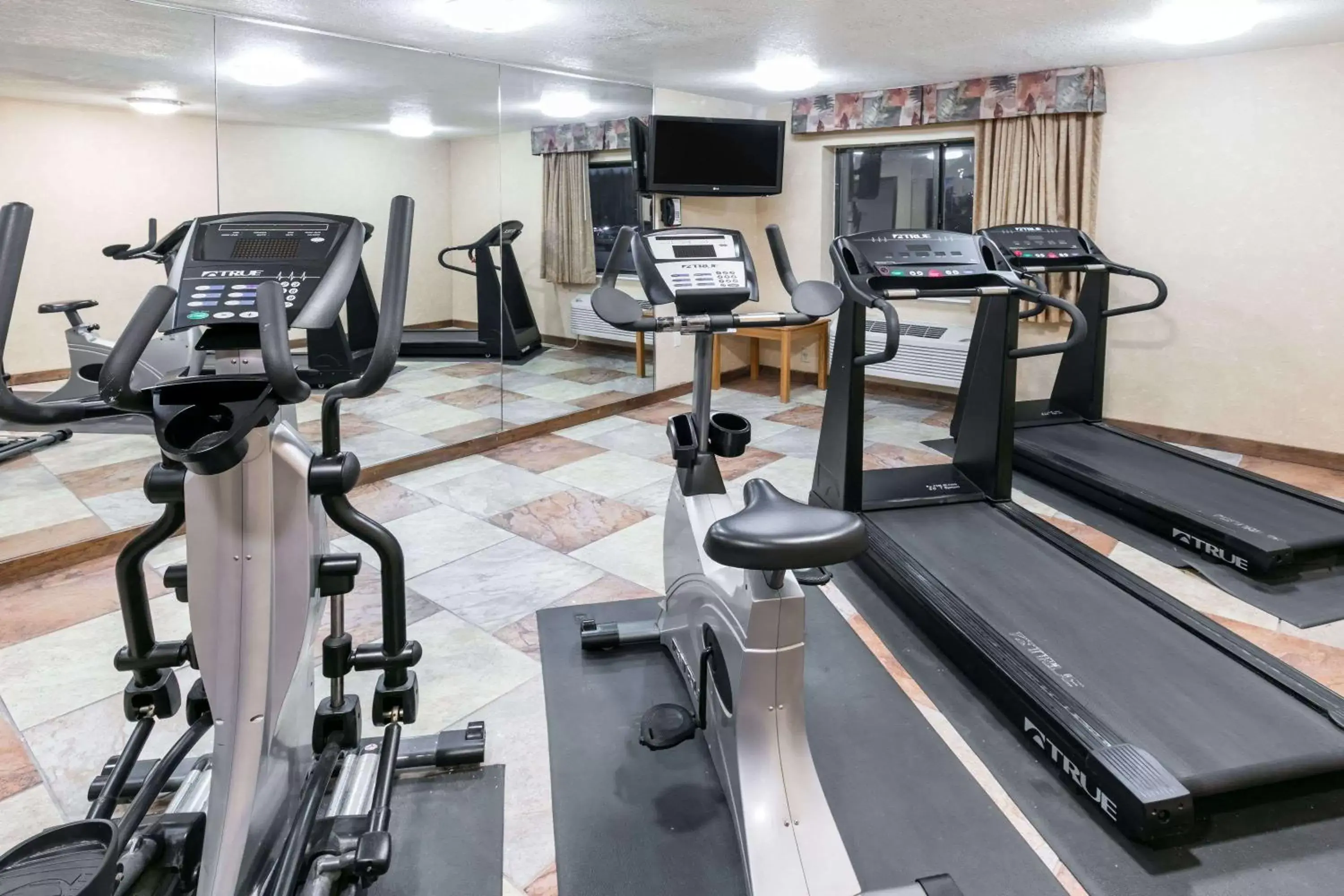 Fitness centre/facilities, Fitness Center/Facilities in Baymont by Wyndham Arlington At Six Flags Dr