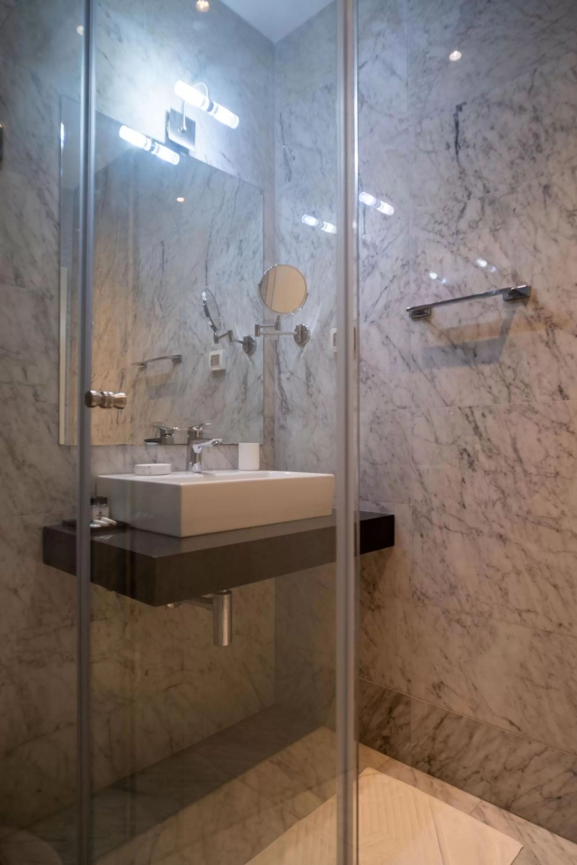 Shower in Hotel Atina