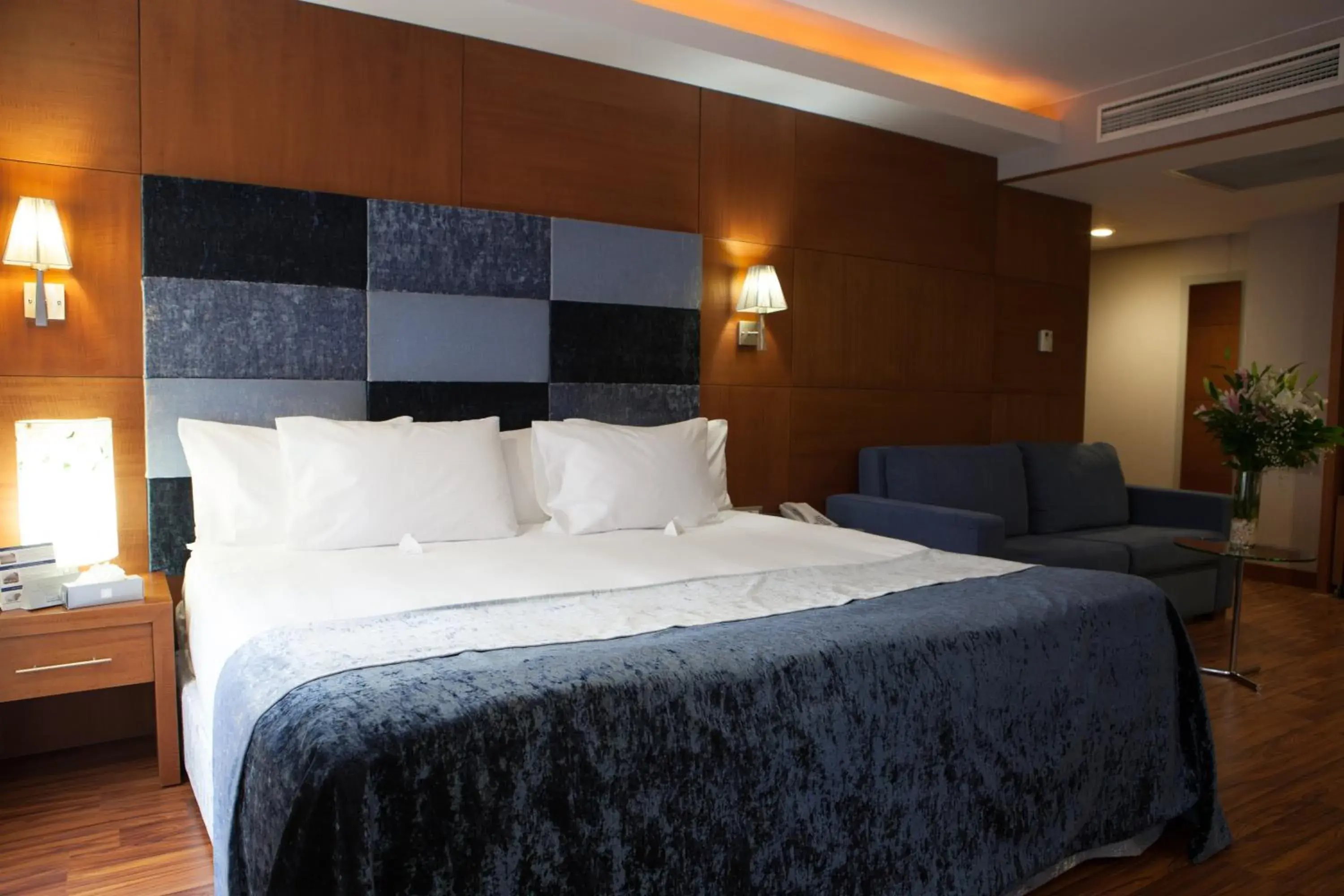 Photo of the whole room, Bed in Limak Ambassadore Hotel Ankara