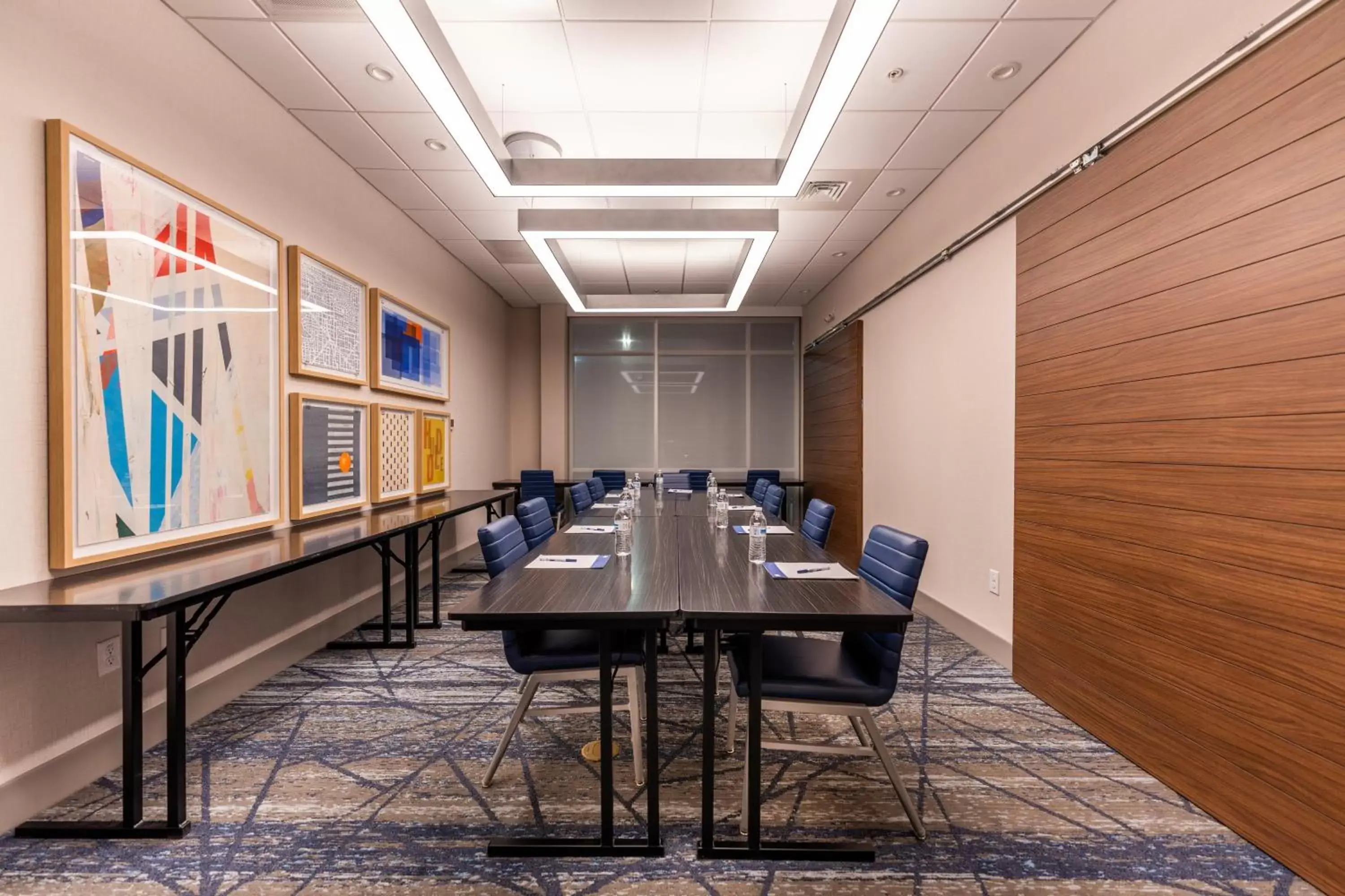 Meeting/conference room in Holiday Inn Express & Suites Charlottesville, an IHG Hotel