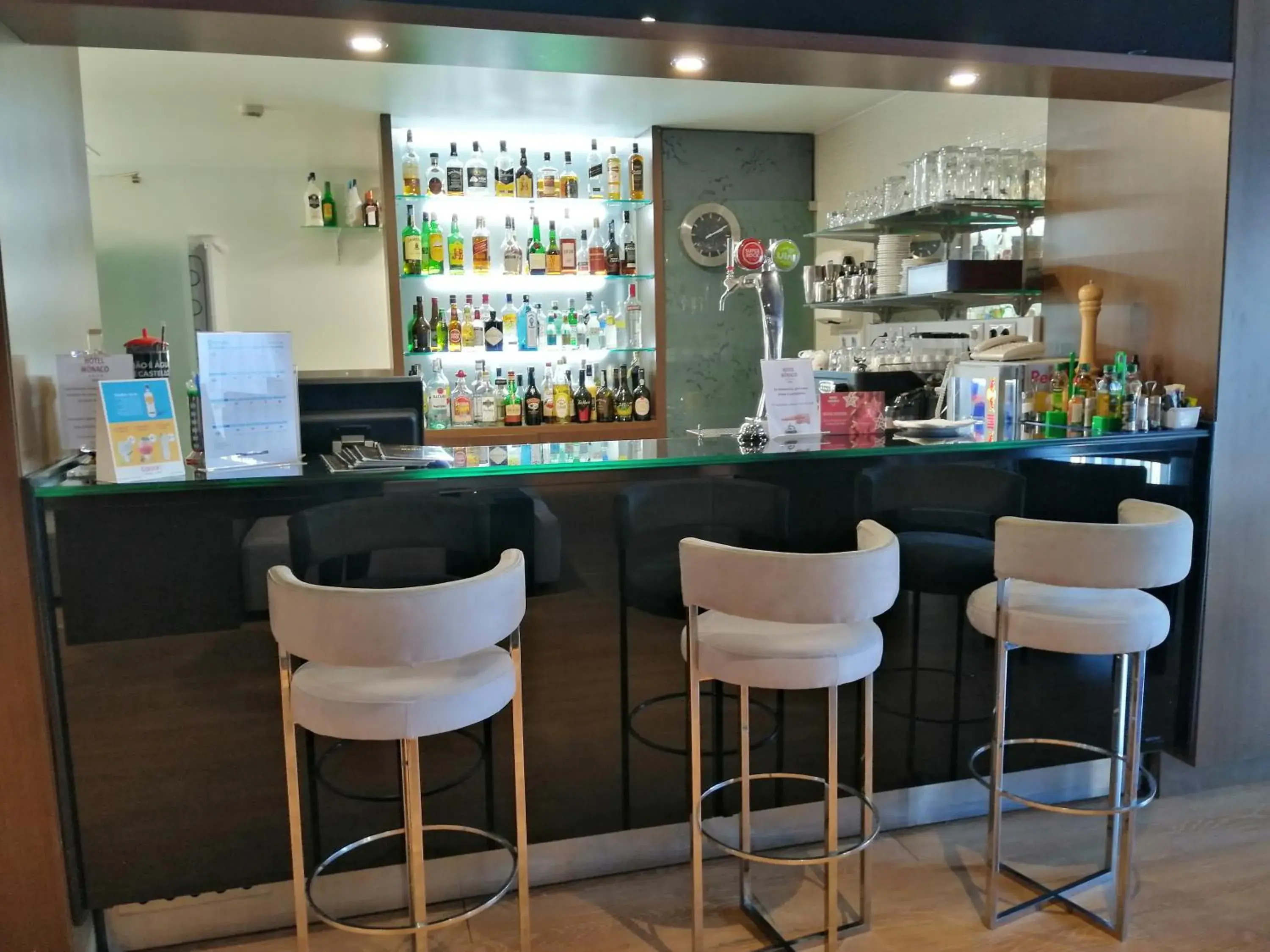 Lounge or bar in Hotel Monaco Lounge or bar in Hotel Monaco