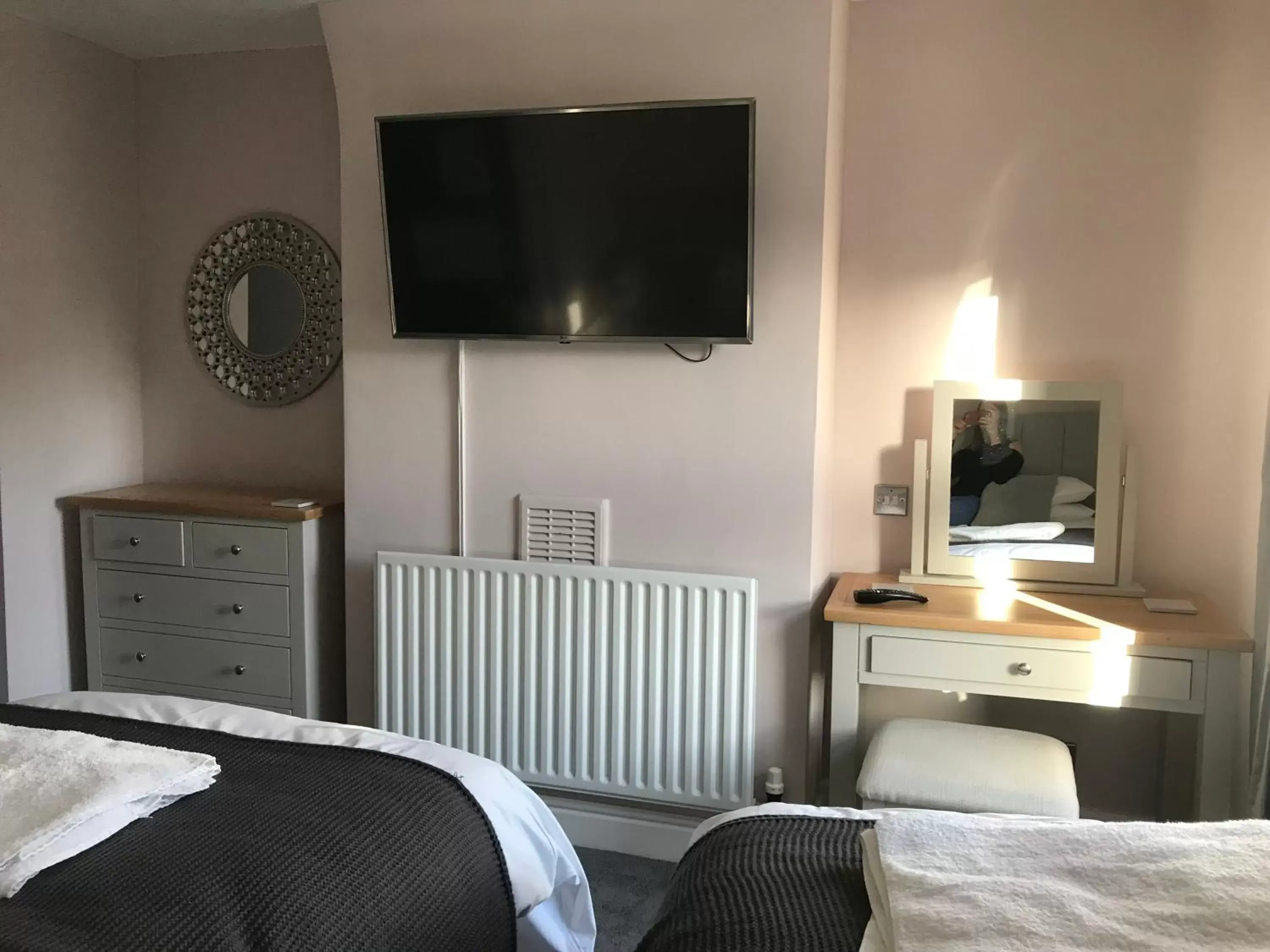 TV/Entertainment Center in Prince of Wales Marlow