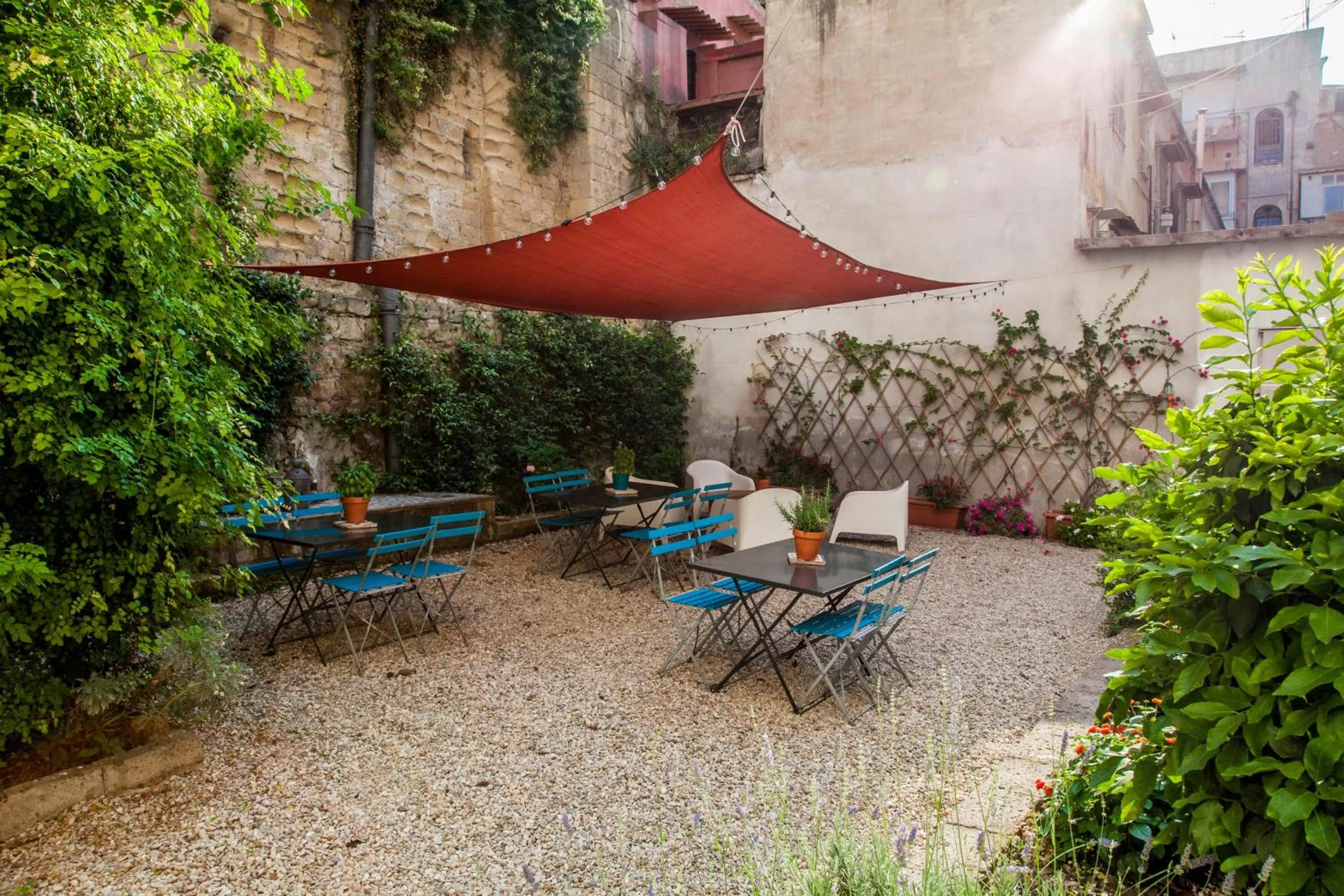 Patio in Borgo Vergini Garden B&B