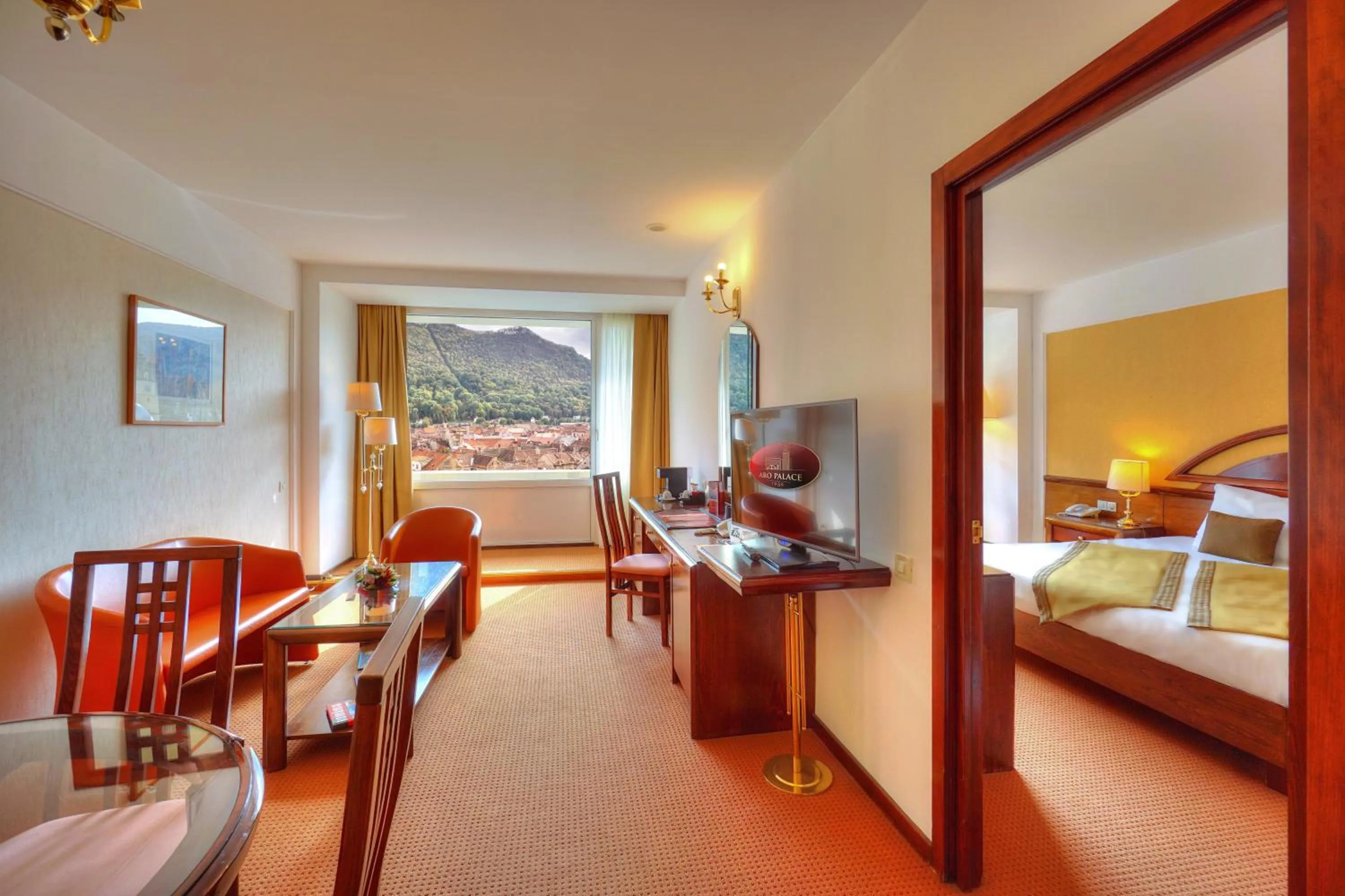 Living room, Bed in Hotel Aro Palace